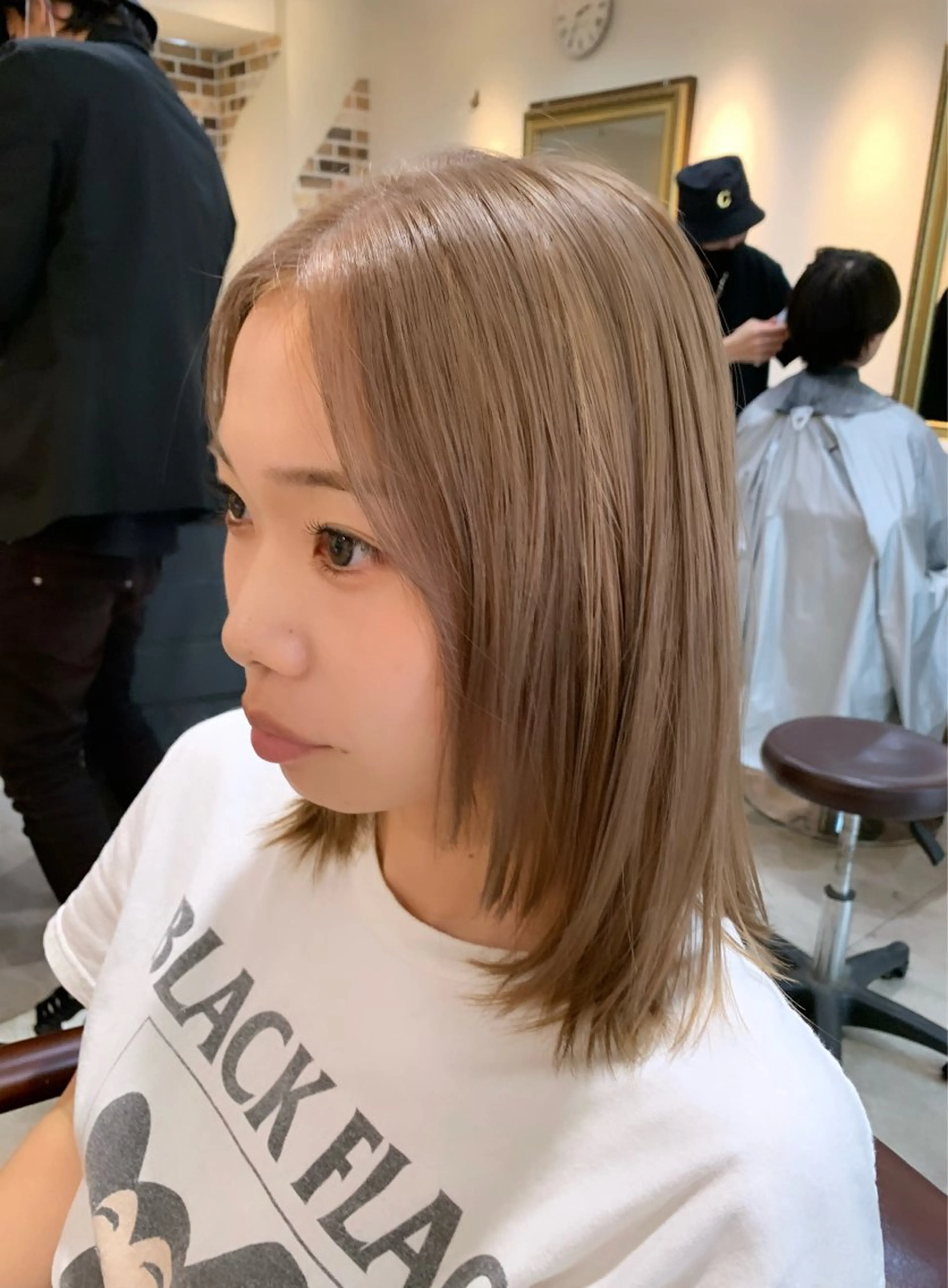 ミディアム カラー ベージュカラー ブロンド ブロンドベージュ ハイトーンカラー ヘアカラー 越冨 晃平のヘアスタイル