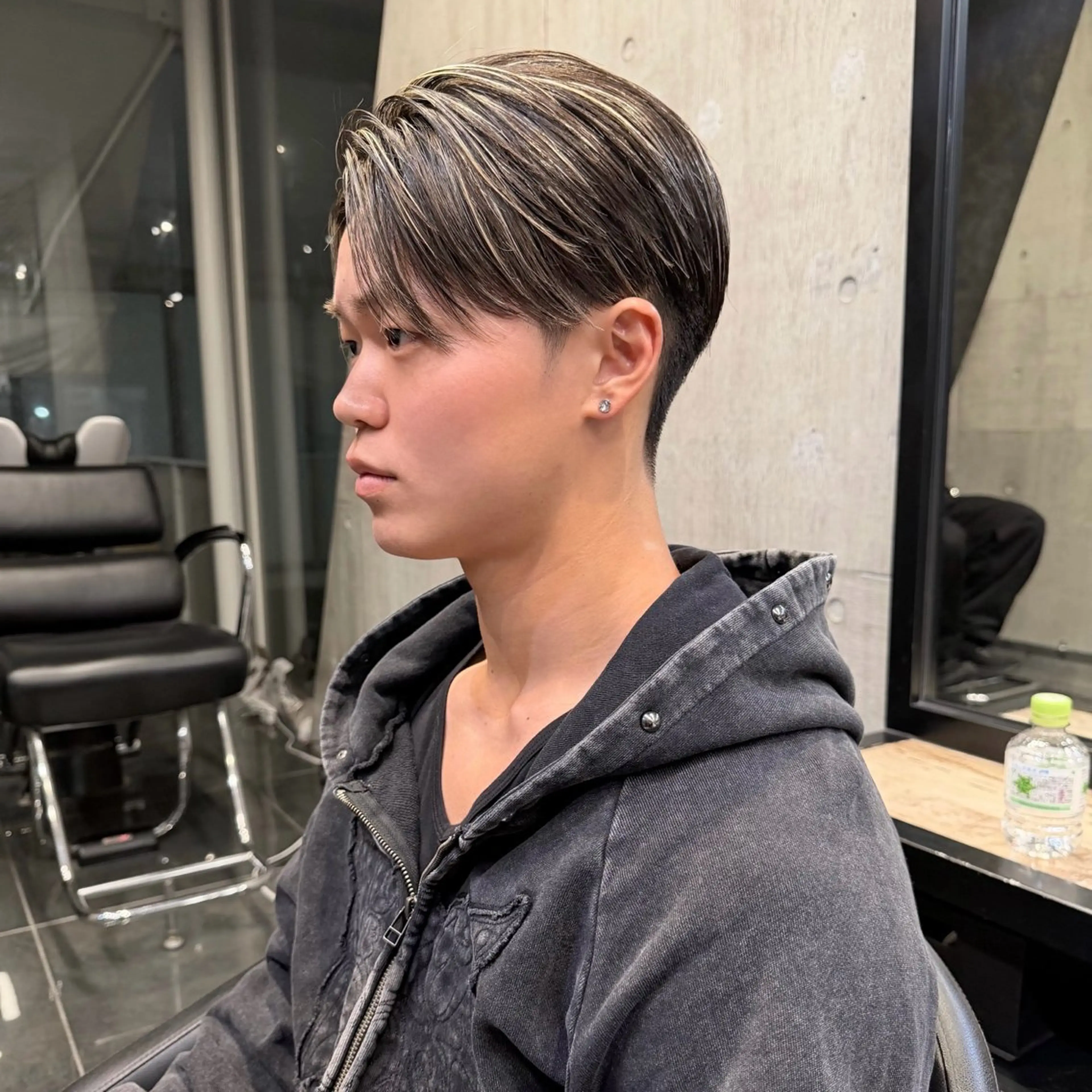 カラー メンズ センターパート メンズハイライト メンズメッシュ ハイライトカラー メッシュ カット ヘアカラー トリートメント メンズ特化/パーマ/ メッシュ/竜成のヘアスタイル