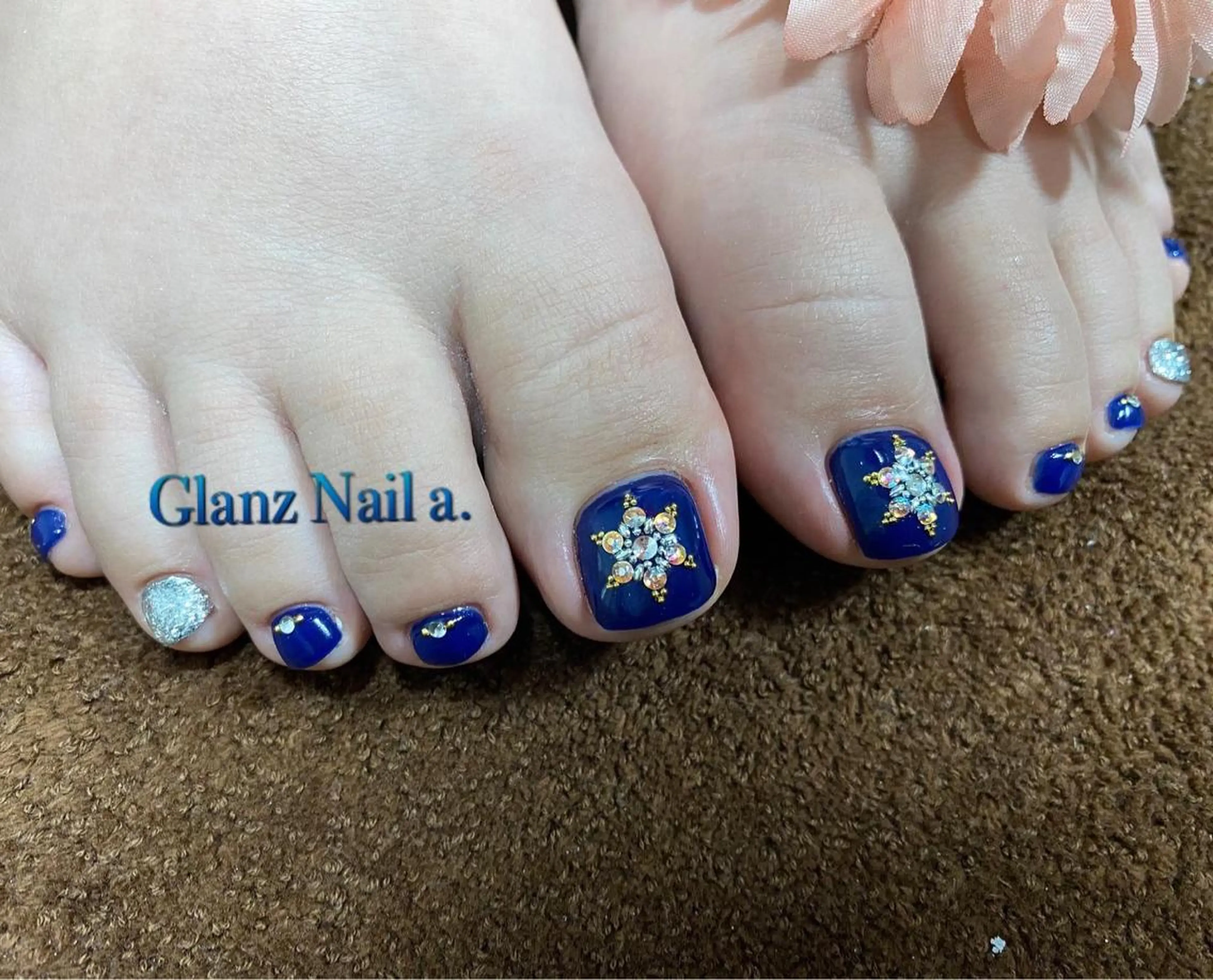 ネイル キラキラネイル ストーンネイル 冬ネイル Glanz  Nail aのネイルデザイン