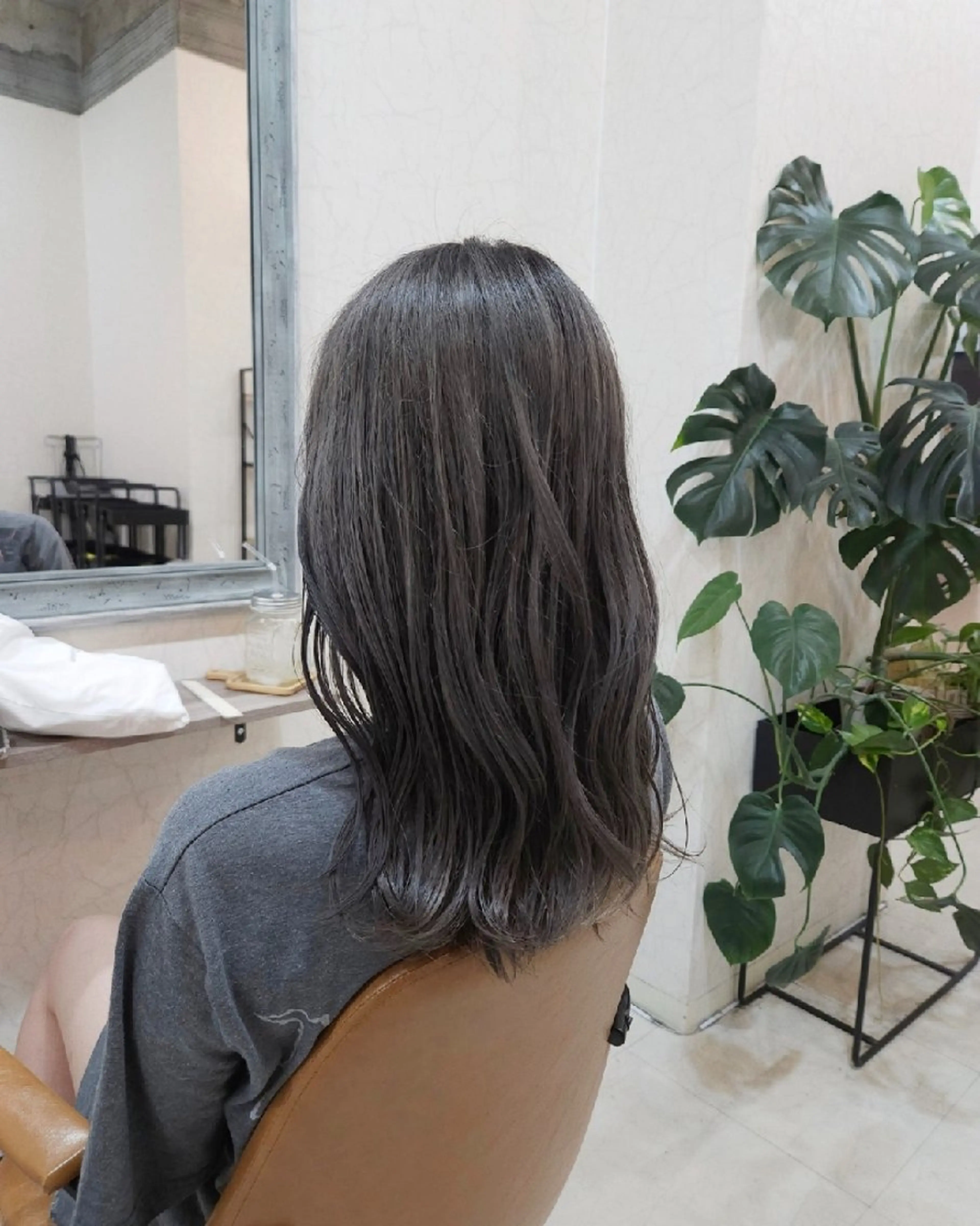 ミディアム アッシュ ヘアカラー トリートメント nico ニコのヘアスタイル