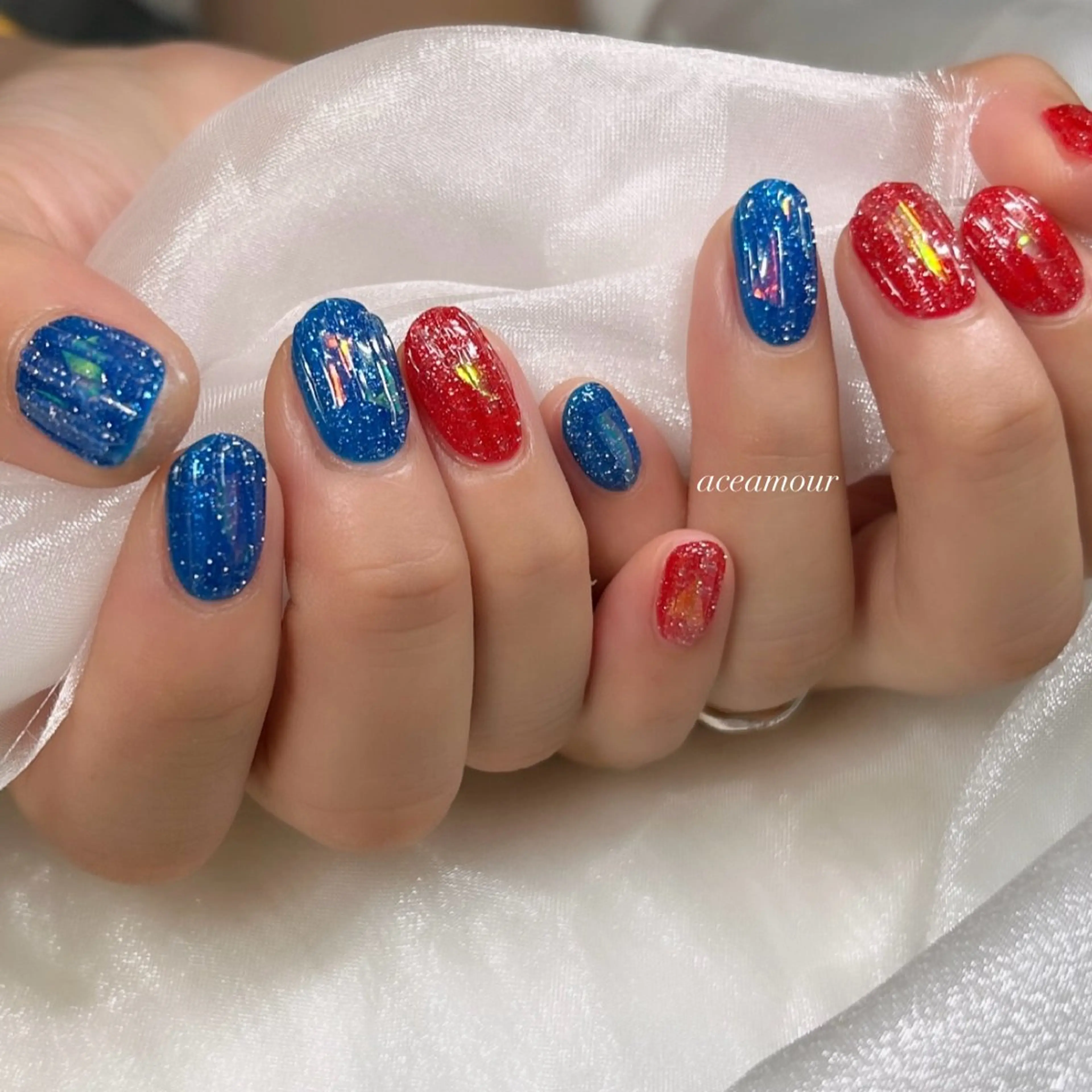 ネイル オーロラネイル ブルー ラメ(グリッター) ワンカラーネイル 赤色 ネイル/耳つぼ /新ホワイトニングのネイルデザイン
