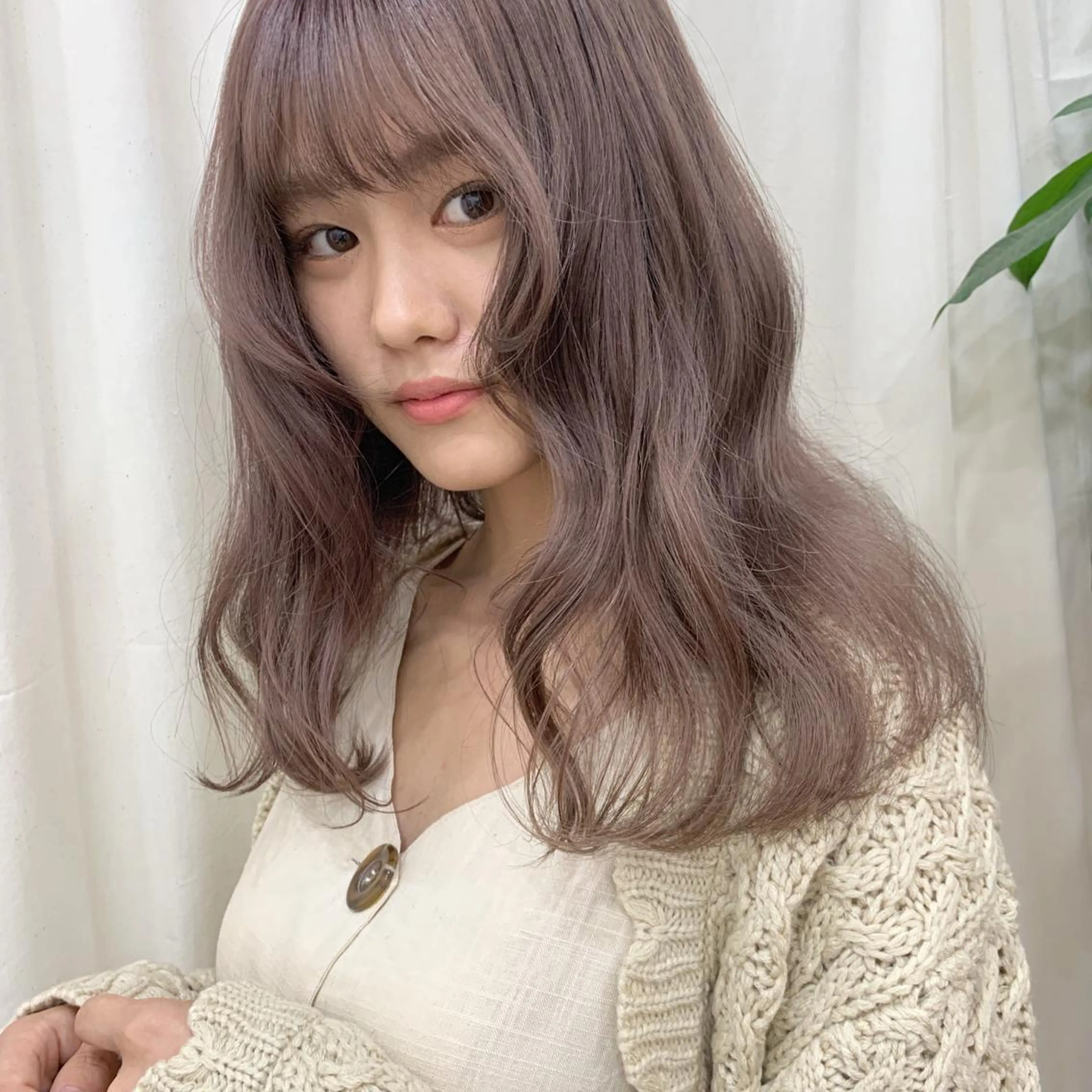 セミロング KAORU オリーブカラーのヘアスタイル