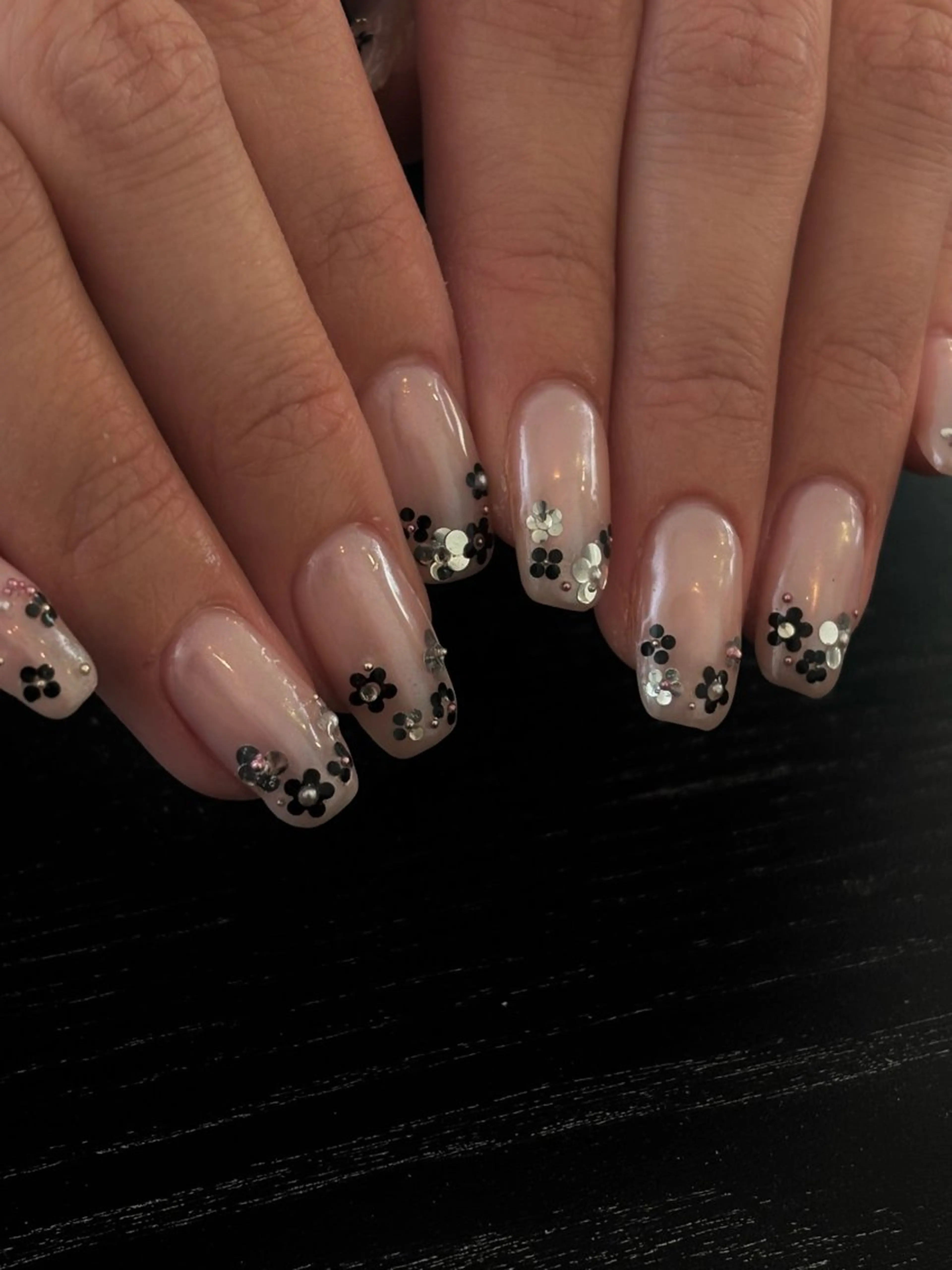 ネイル オーロラネイル フラワーネイル フレンチネイル ミラーネイル ニュアンスネイル ハンドネイル rina🎀 ご新規様受付中🌷のネイルデザイン