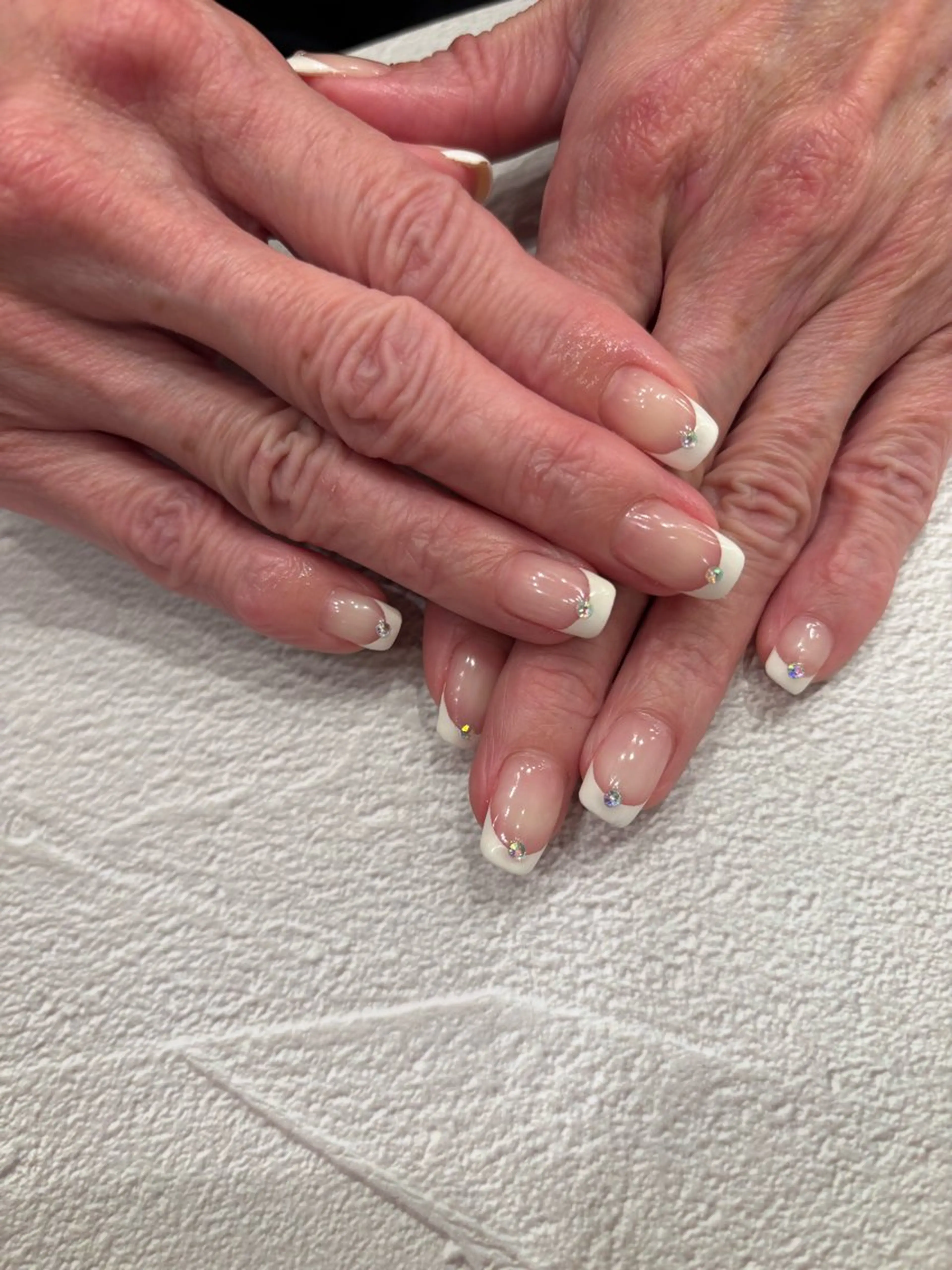 ネイル オーロラネイル フレンチネイル ストーンネイル アルバ所属・Alba アルバのネイルデザイン