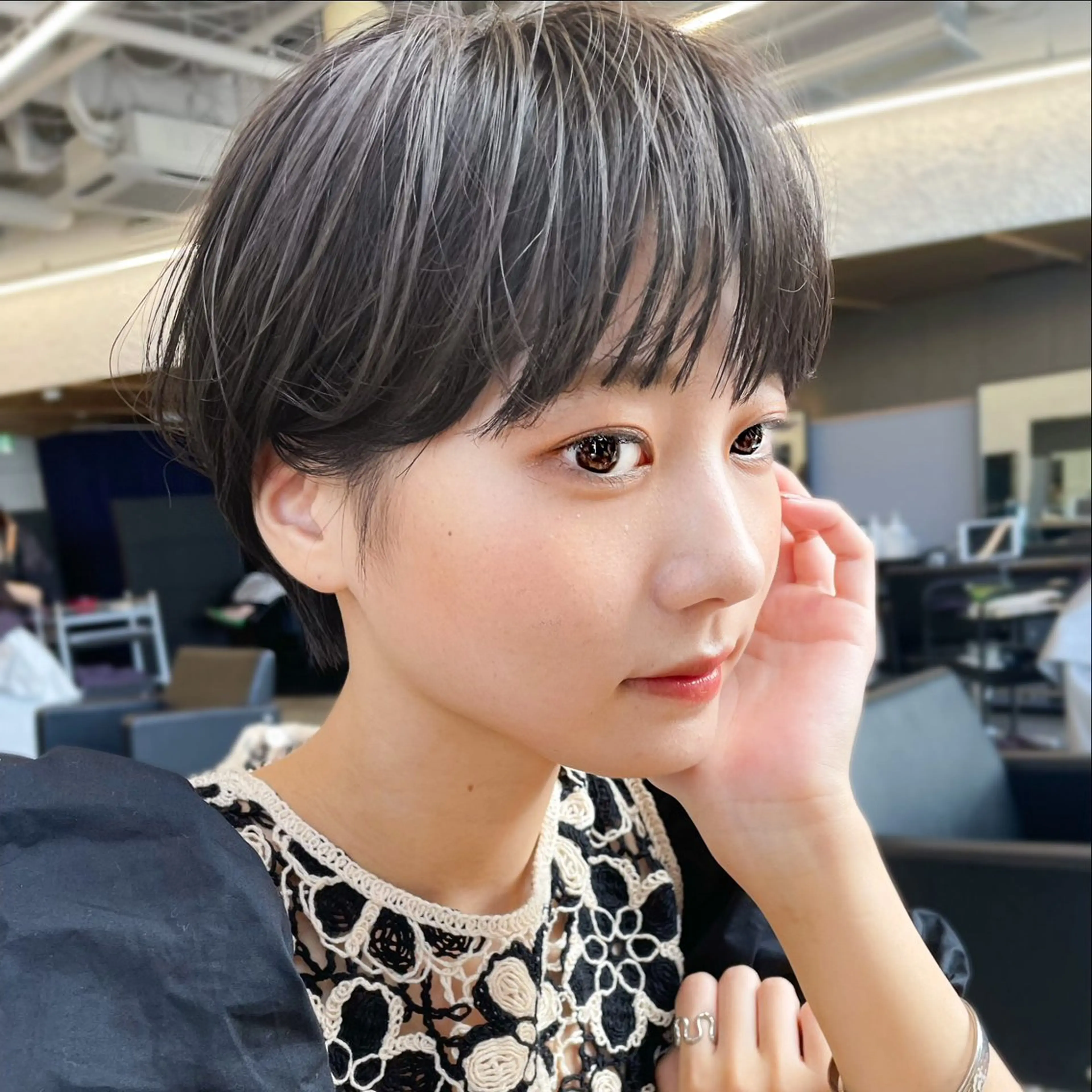 ショート パーマ ショートヘア カット ヘアカラー レイヤー/ショート透 明感カラー/西田祐賀のヘアスタイル