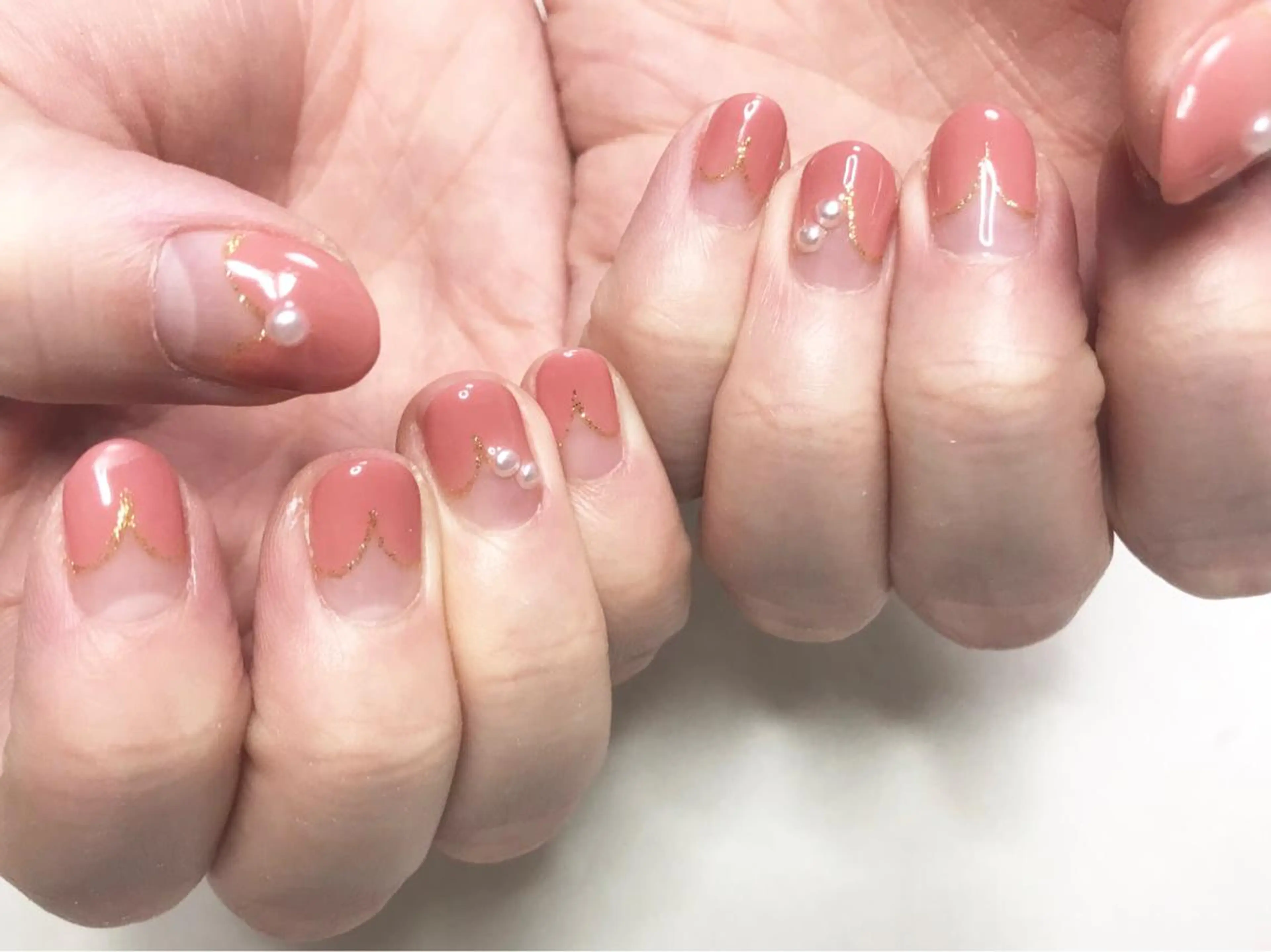 ロング カラー パーマ ヘアアレンジ ネイル マツエク・マツパ フレンチネイル ハート バレンタイン ハンドネイル Sunny side nailのネイルデザイン
