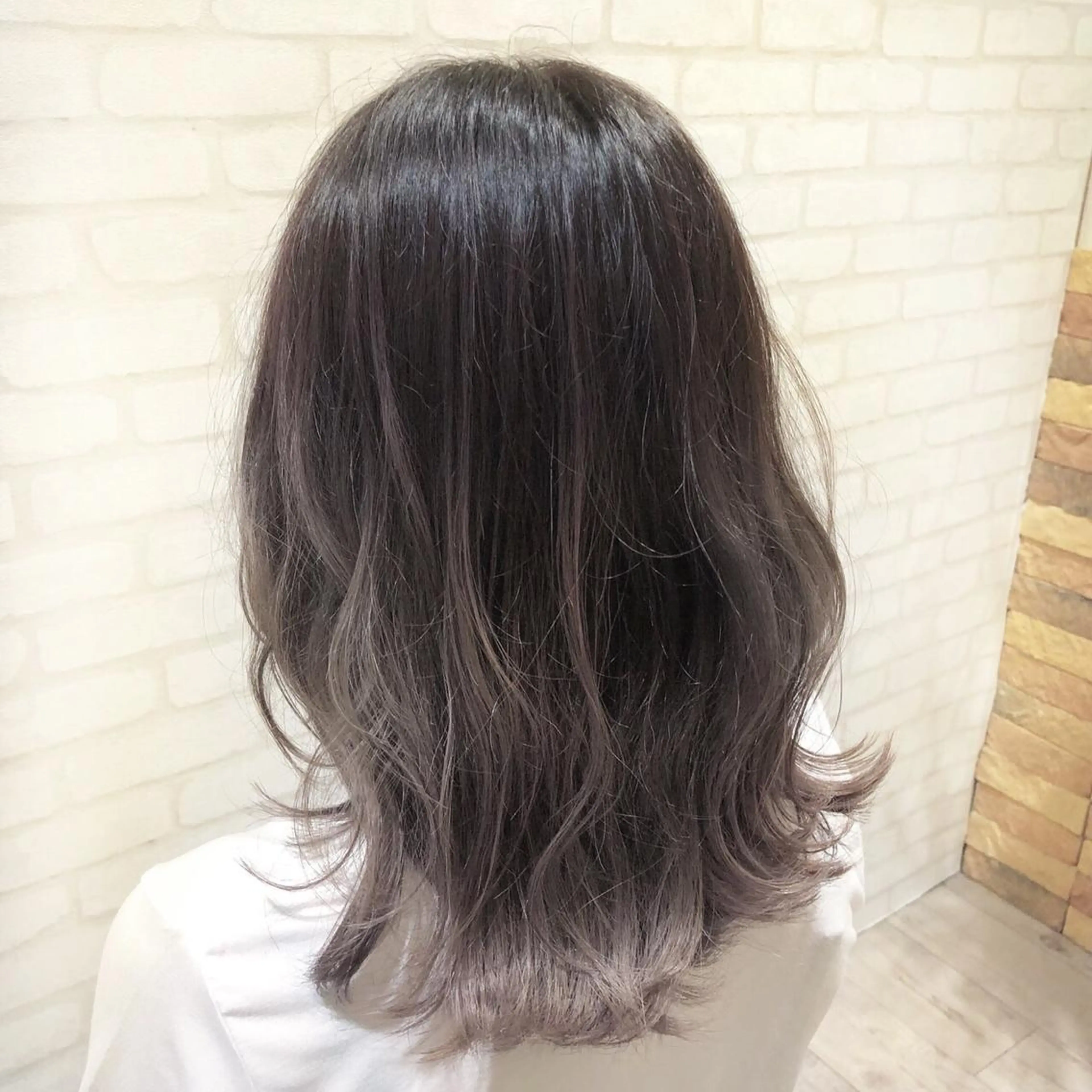 ミディアム カラー 白髪ぼかしモデル募集 今村理央奈のヘアスタイル