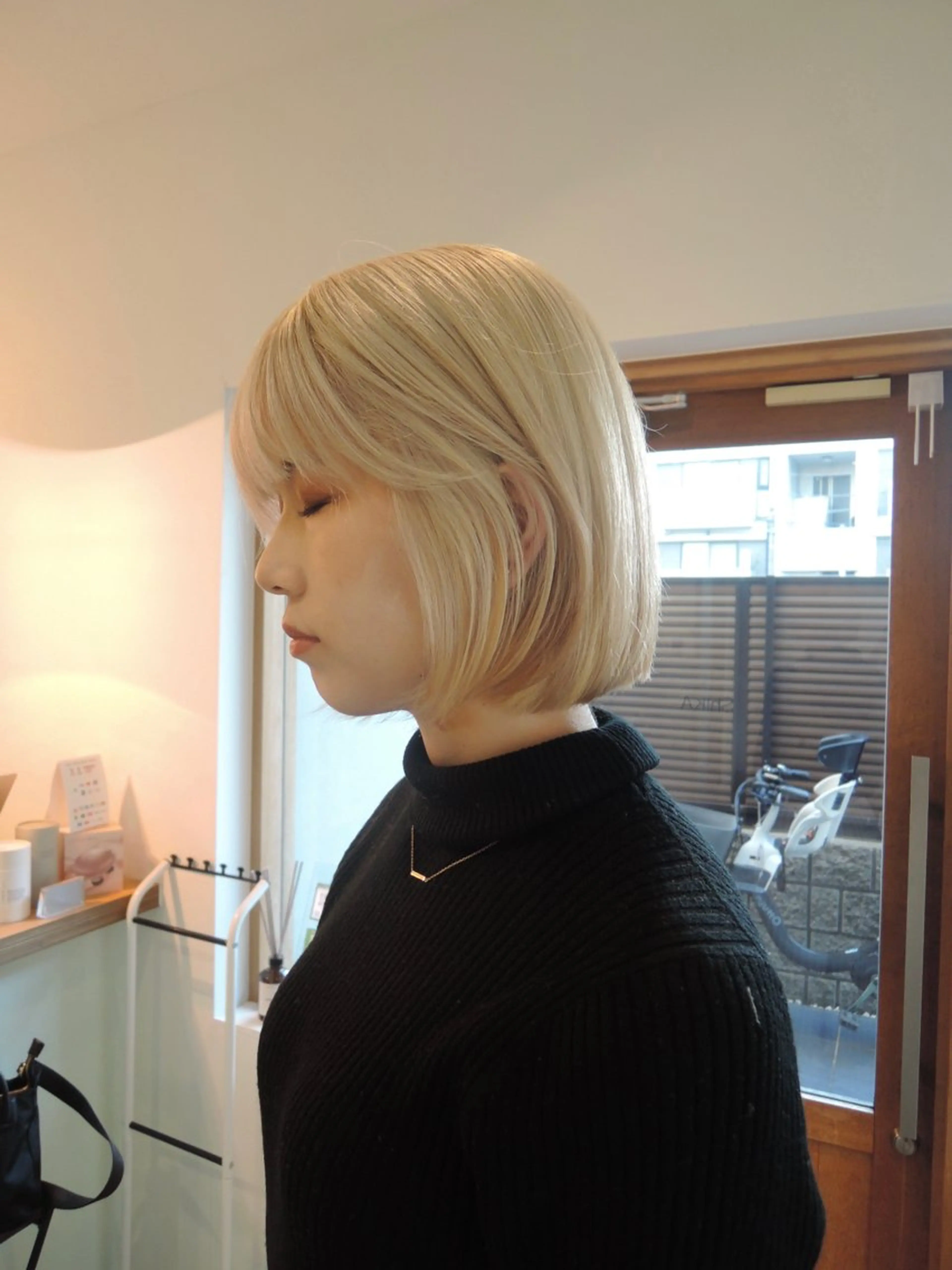 ショート ボブ ヘアカラー YUI／レイヤー カット/透明感カラーのヘアスタイル