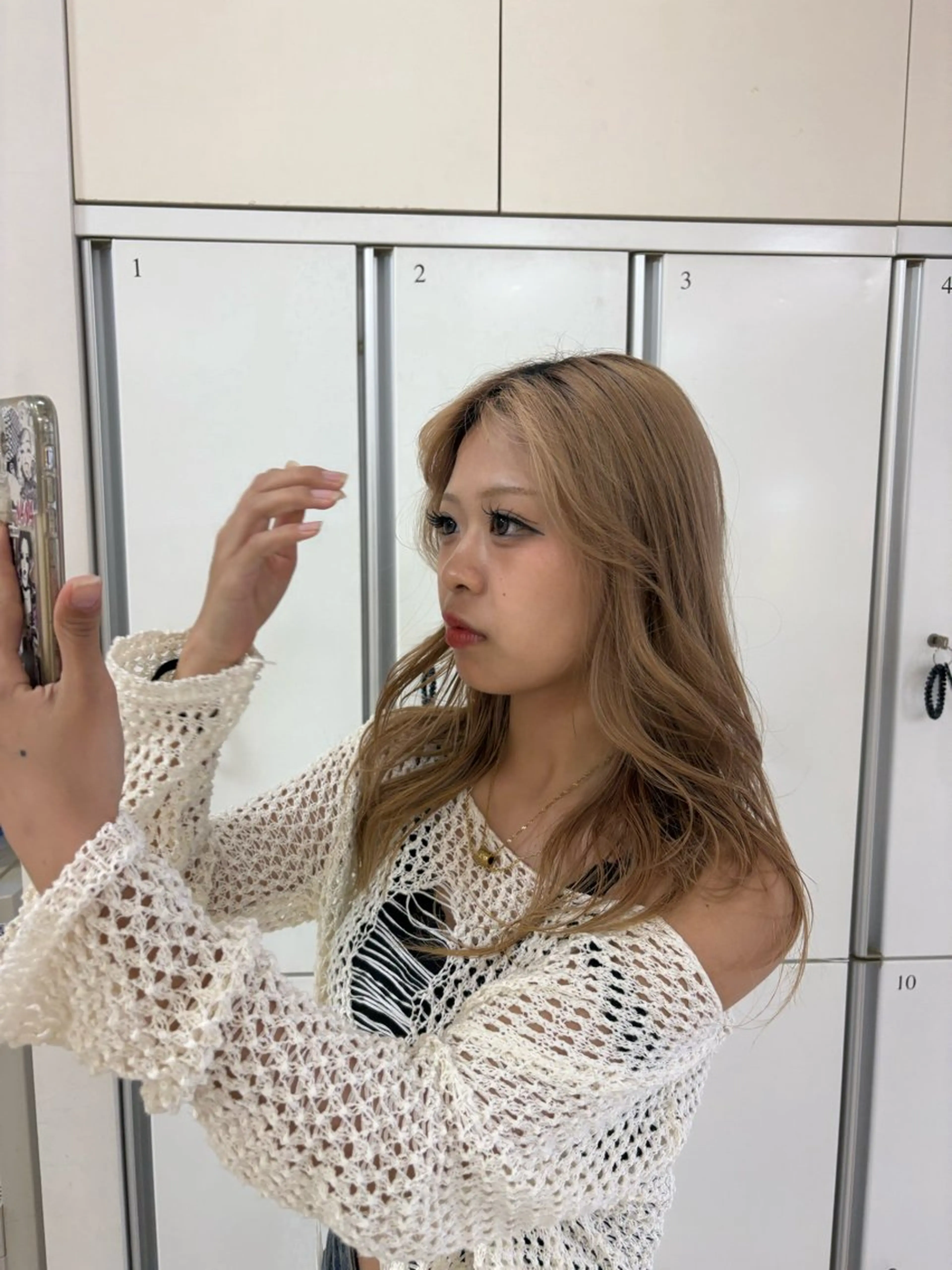 セミロング 顔まわりレイヤー 顔周りカット 外国人風カラー ハイライト レイヤーカット CREA渋沢 モデル募集🌺アイナのヘアスタイル