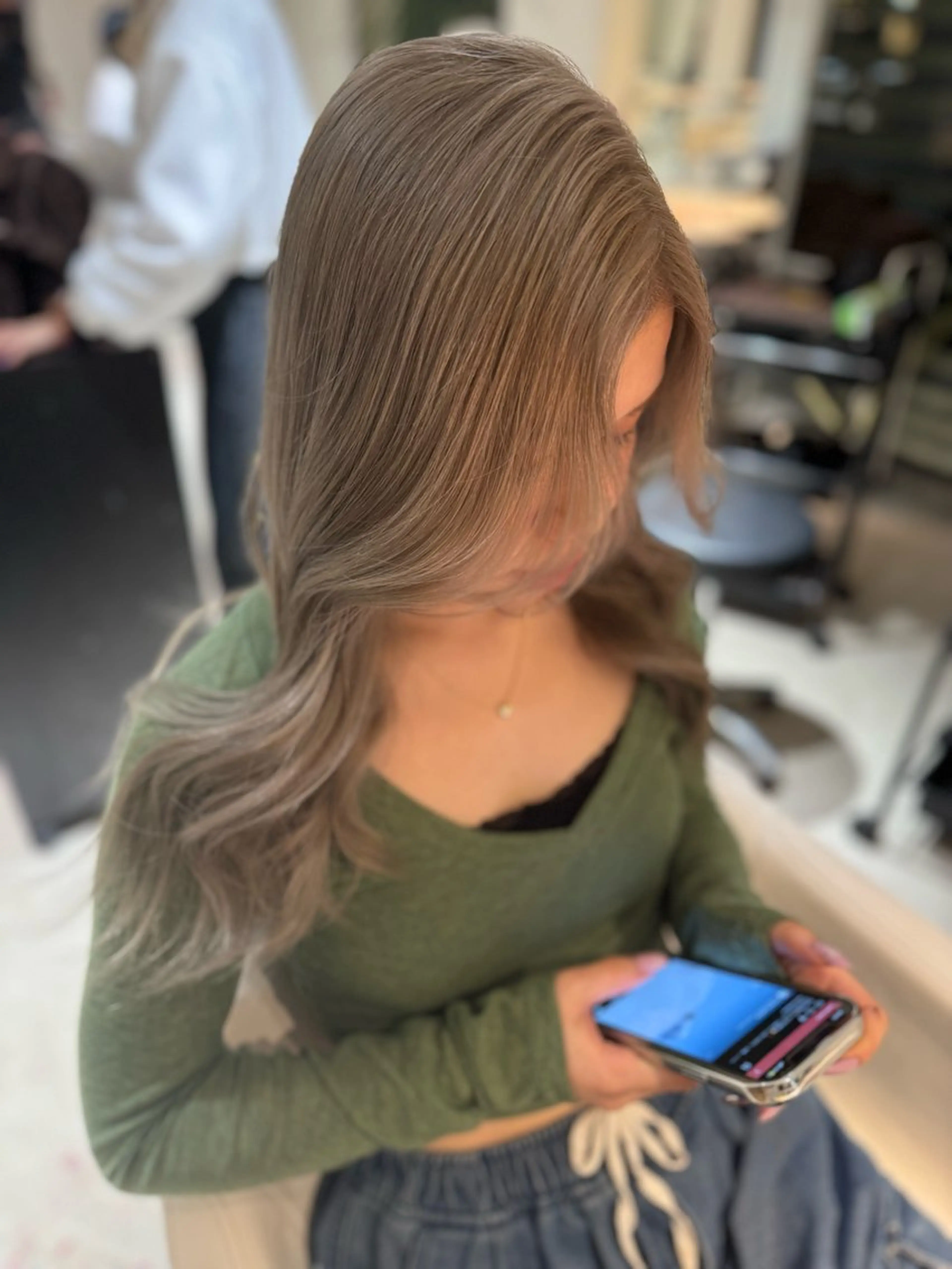 ロング カラー グレージュ ミルクティーグレージュ カット ヘアカラー トリートメント ヘアセット 絶対カワイイ保証💕 カワノチヒロのヘアスタイル