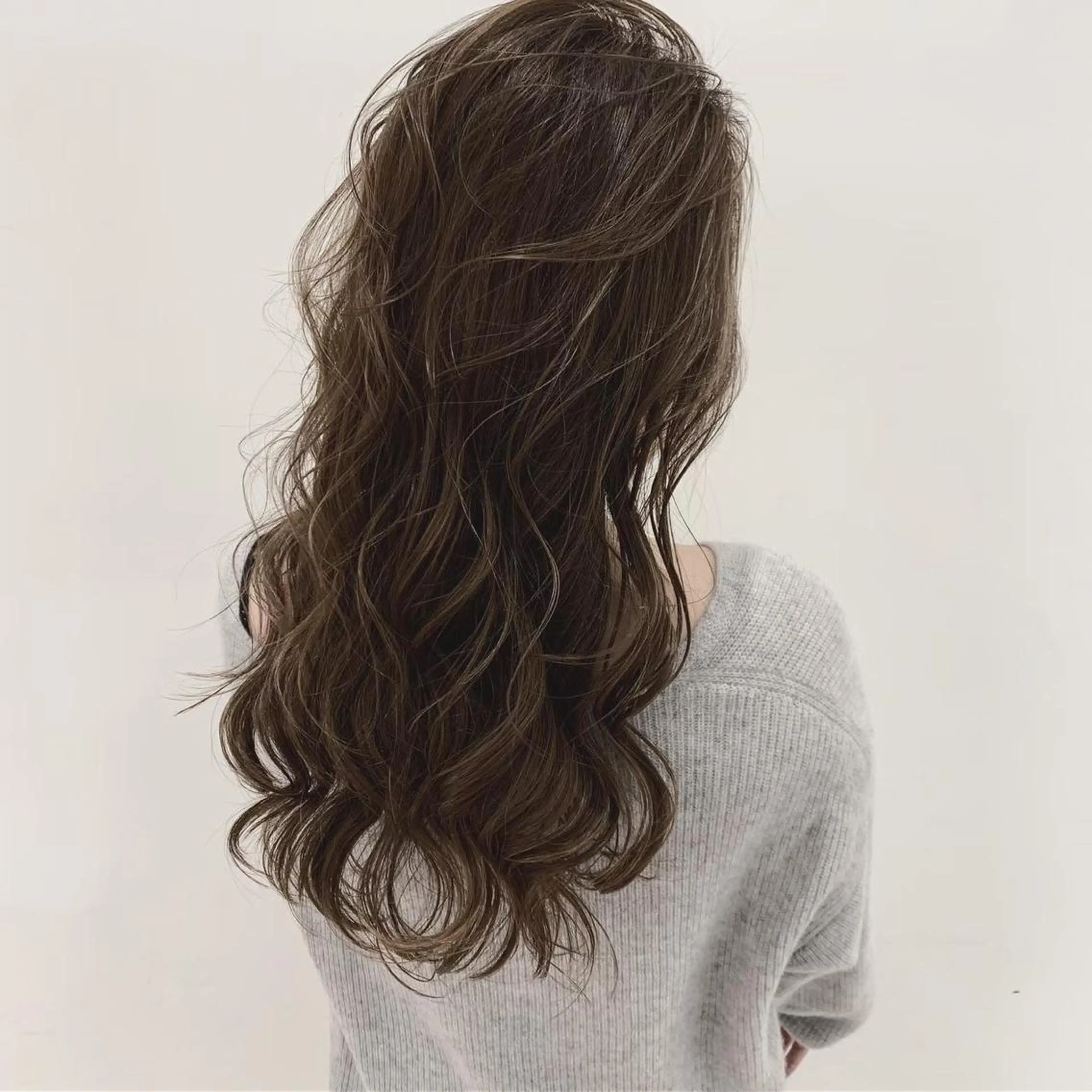 ロング カラー ヘアアレンジ アッシュ バレイヤージュ ベージュカラー グラデーションカラー ハイライトカラー 指名支持率NO.1 スタイリストのヘアスタイル