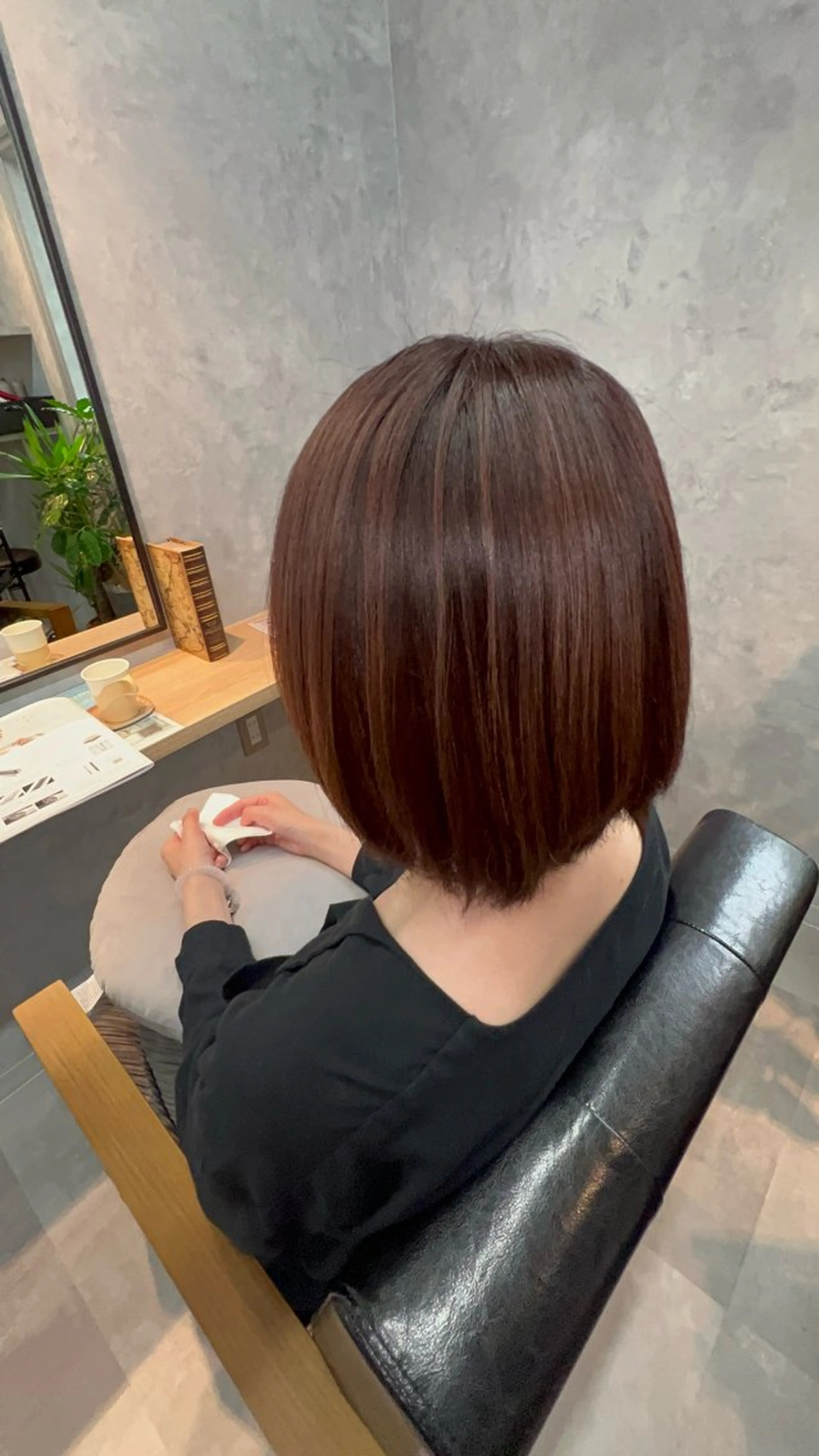 ミディアム ピンクブラウン ヘアカラー motoトップカラー リスト/ブリーチカラのヘアスタイル