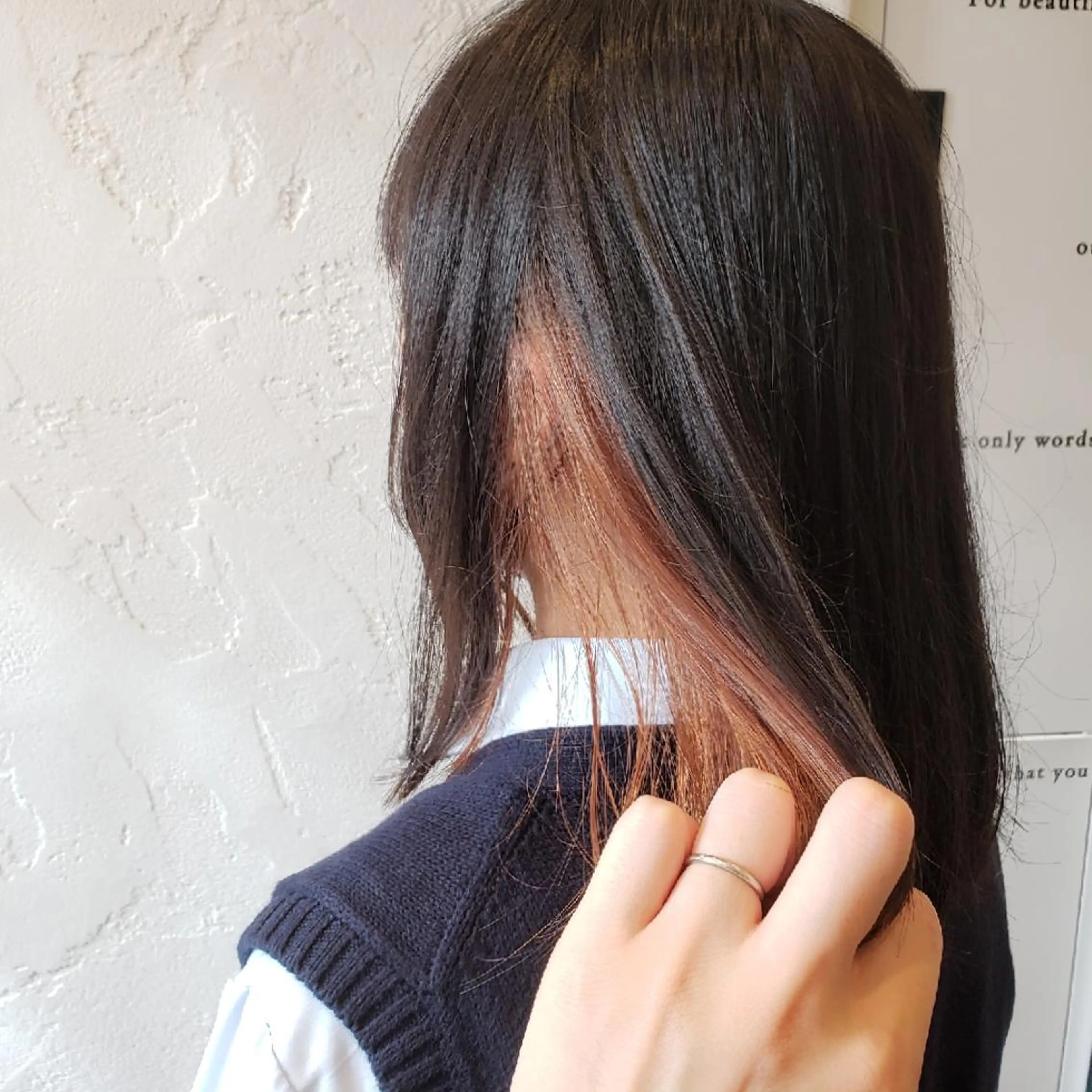 カラー インナーカラー ピンクカラー シアーピンク ヘアカラー 薄葉 美菜子のヘアスタイル