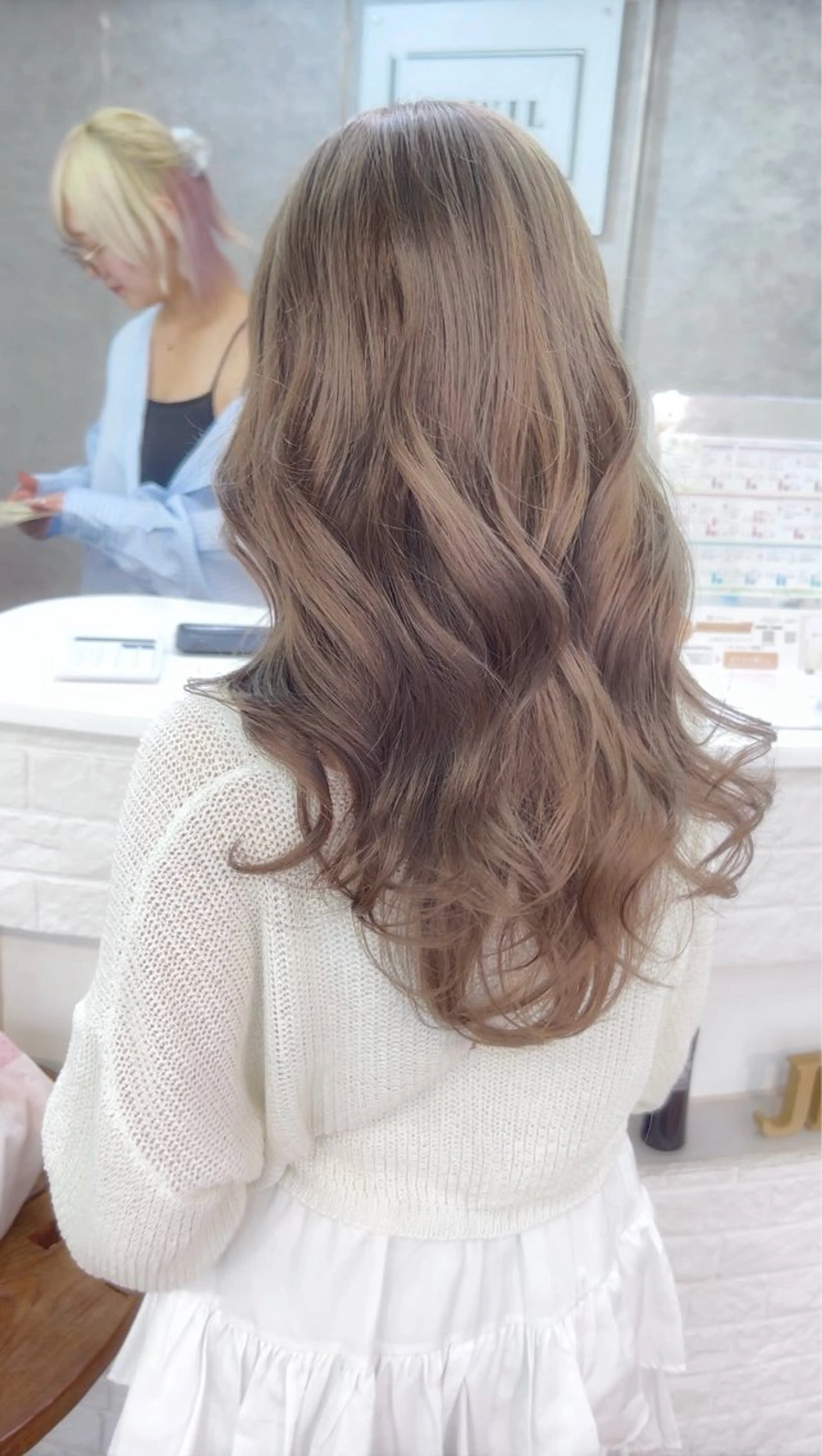 ロング カラー アッシュ ベージュカラー JEWIL SHIBUYAのヘアスタイル