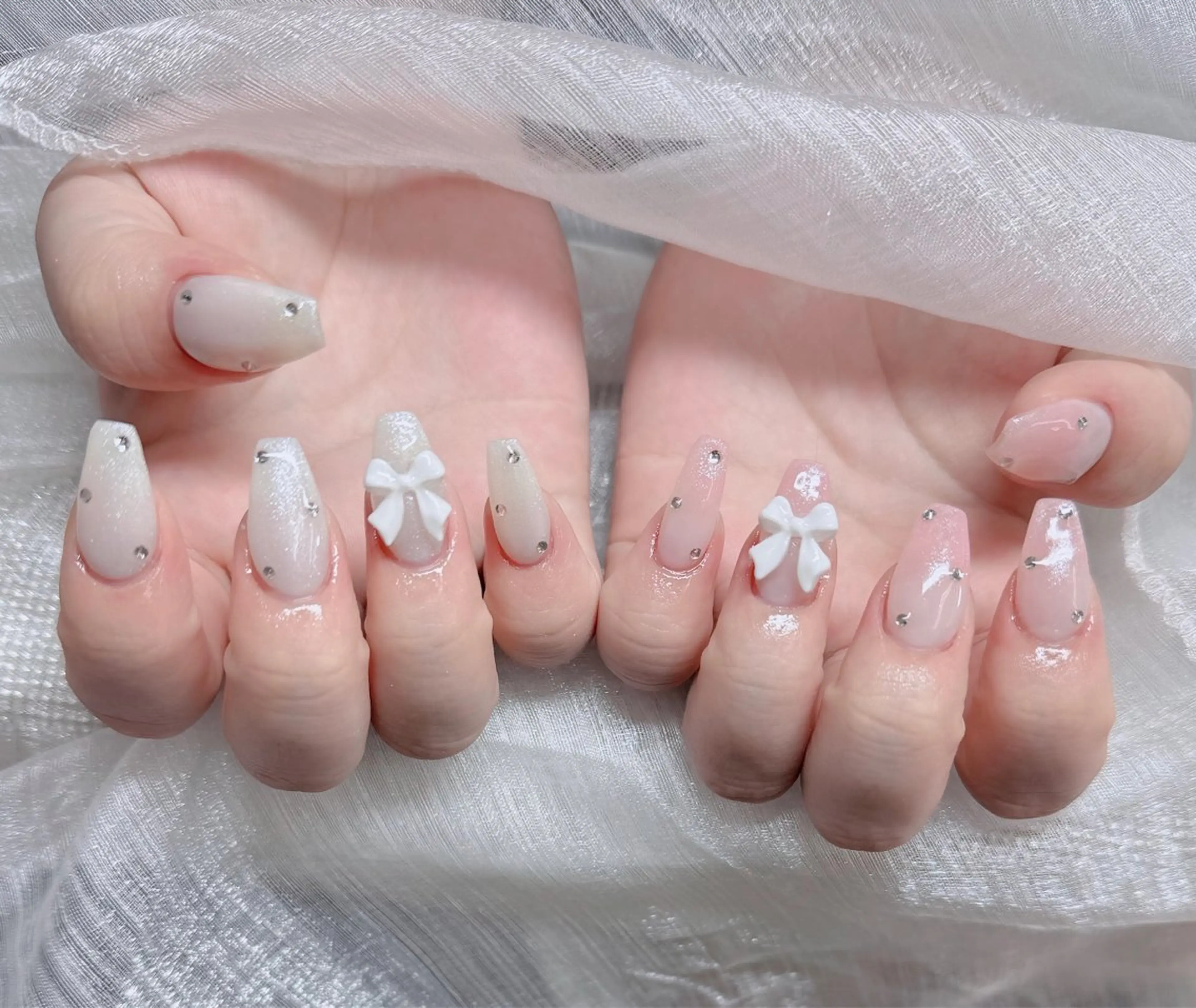 ネイル オーロラネイル フレンチネイル ジェルネイル ハロウィン キラキラネイル H.baby Nail Salonのネイルデザイン