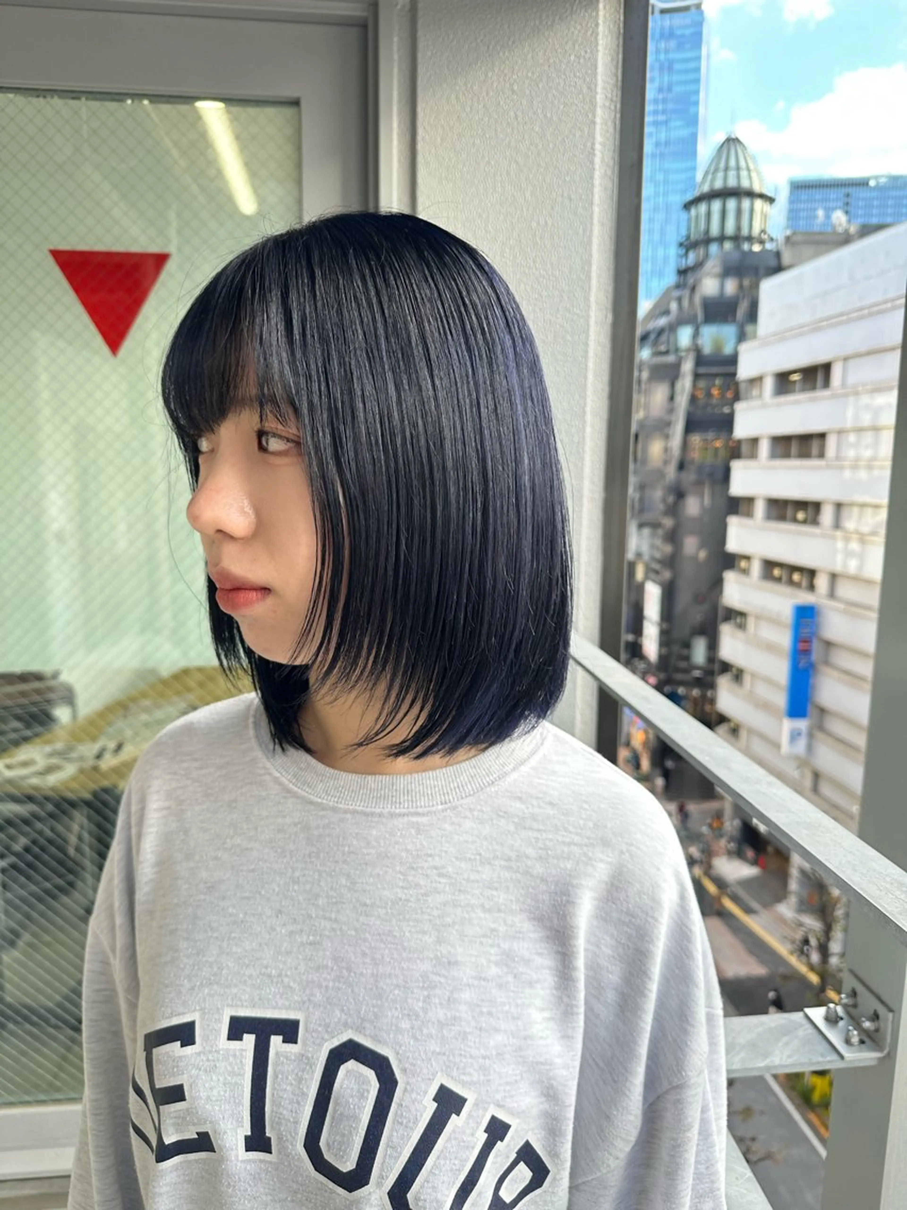 ミディアム カラー 黒髪 ブルーカラー ブルーブラック 小顔カット 巻けるケア縮毛矯正✨ ケアカラー✨山下のヘアスタイル