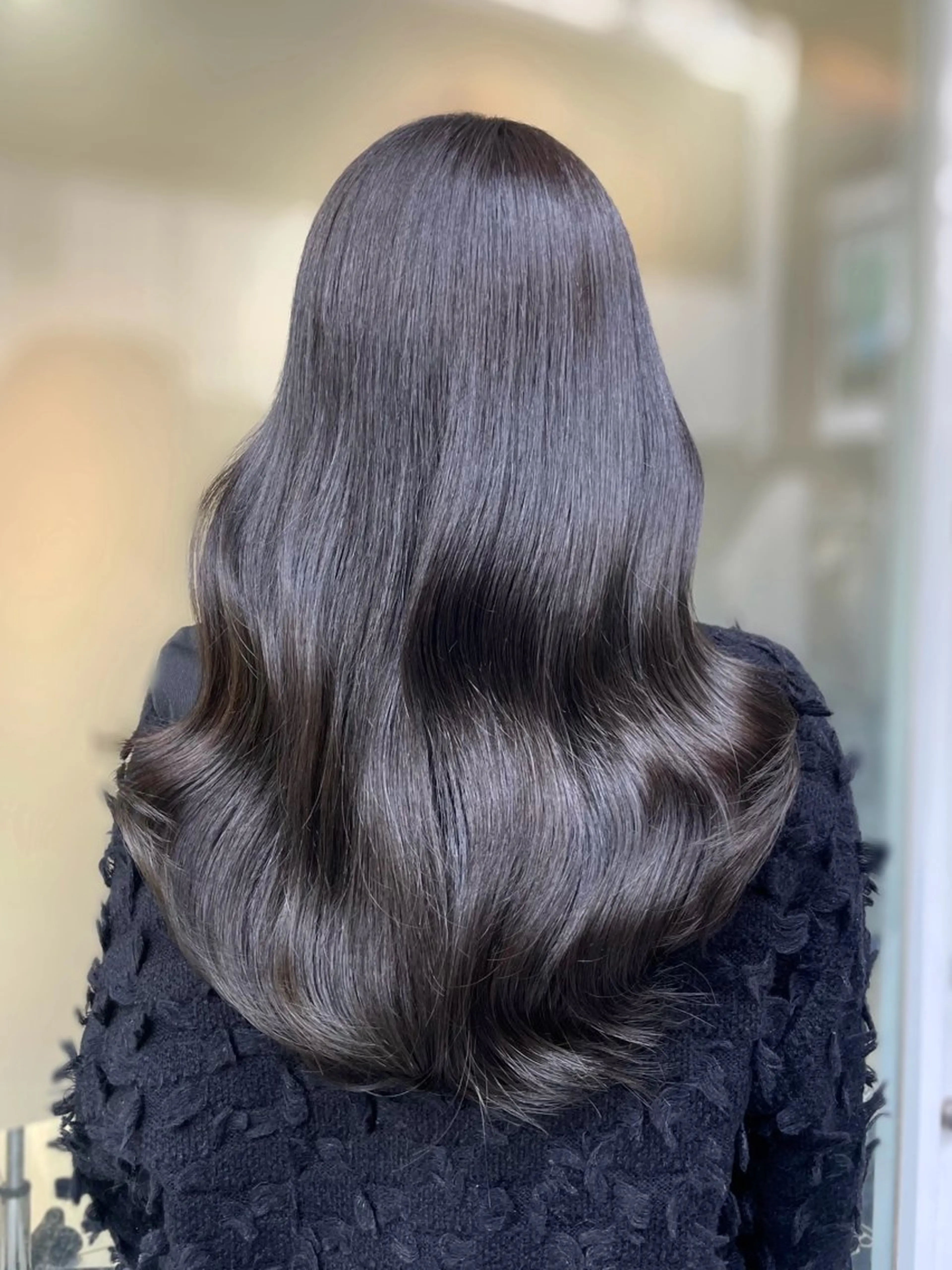 ロング カラー グレージュ オリーブグレージュ オリーブグレー motel所属・雰囲気引き出す ✨大人レディのヘアスタイル