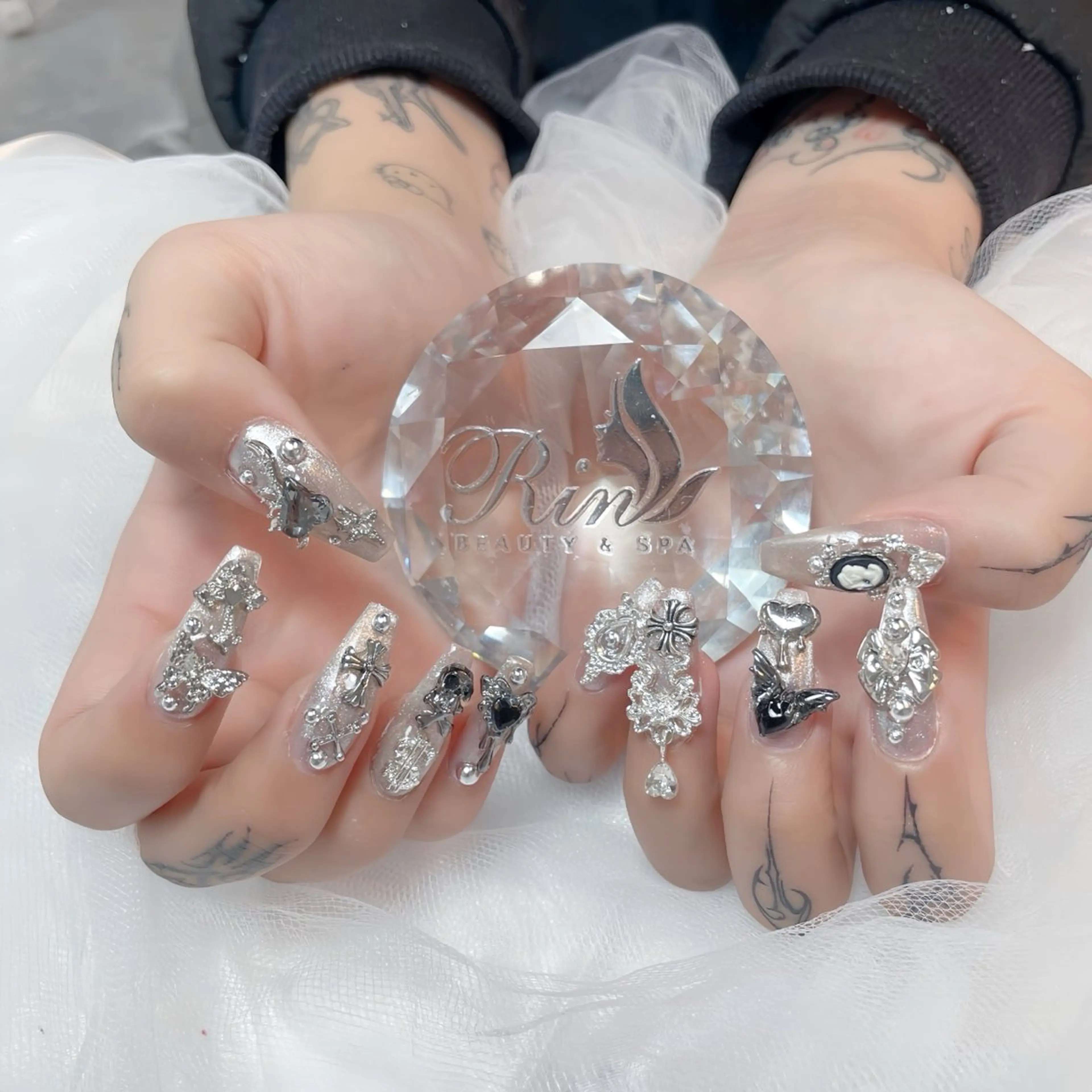 ネイル アートネイル チークネイル ジェルネイル ロングネイル マグネットネイル ハンドネイル Rin Nail 新大久保店のネイルデザイン