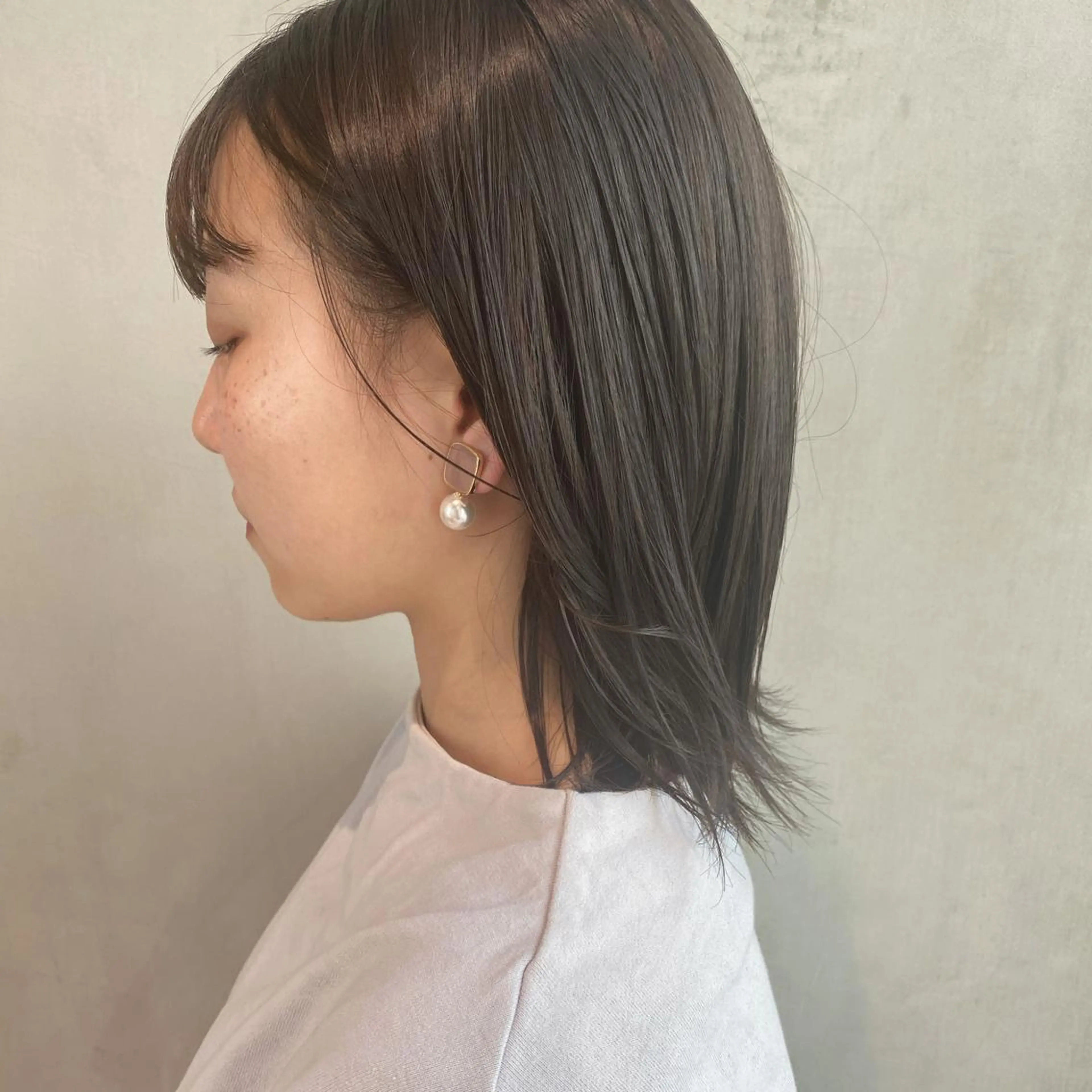 ミディアム カラー ブリーチ グレージュ ブリーチなしカラー カット ヘアカラー トリートメント やまもと さえのヘアスタイル