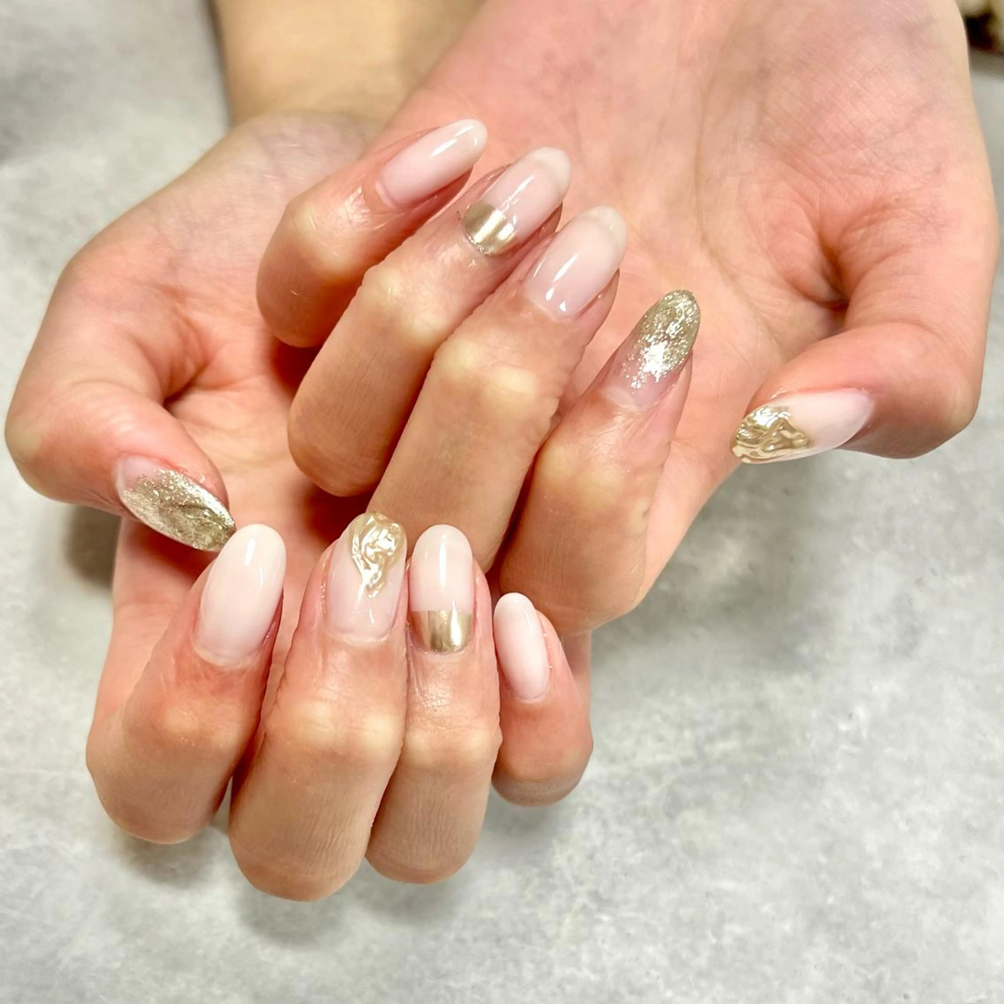 ネイル ミラーネイル ニュアンスネイル ネイルチップ ホワイト ステラ marikominoのネイルデザイン