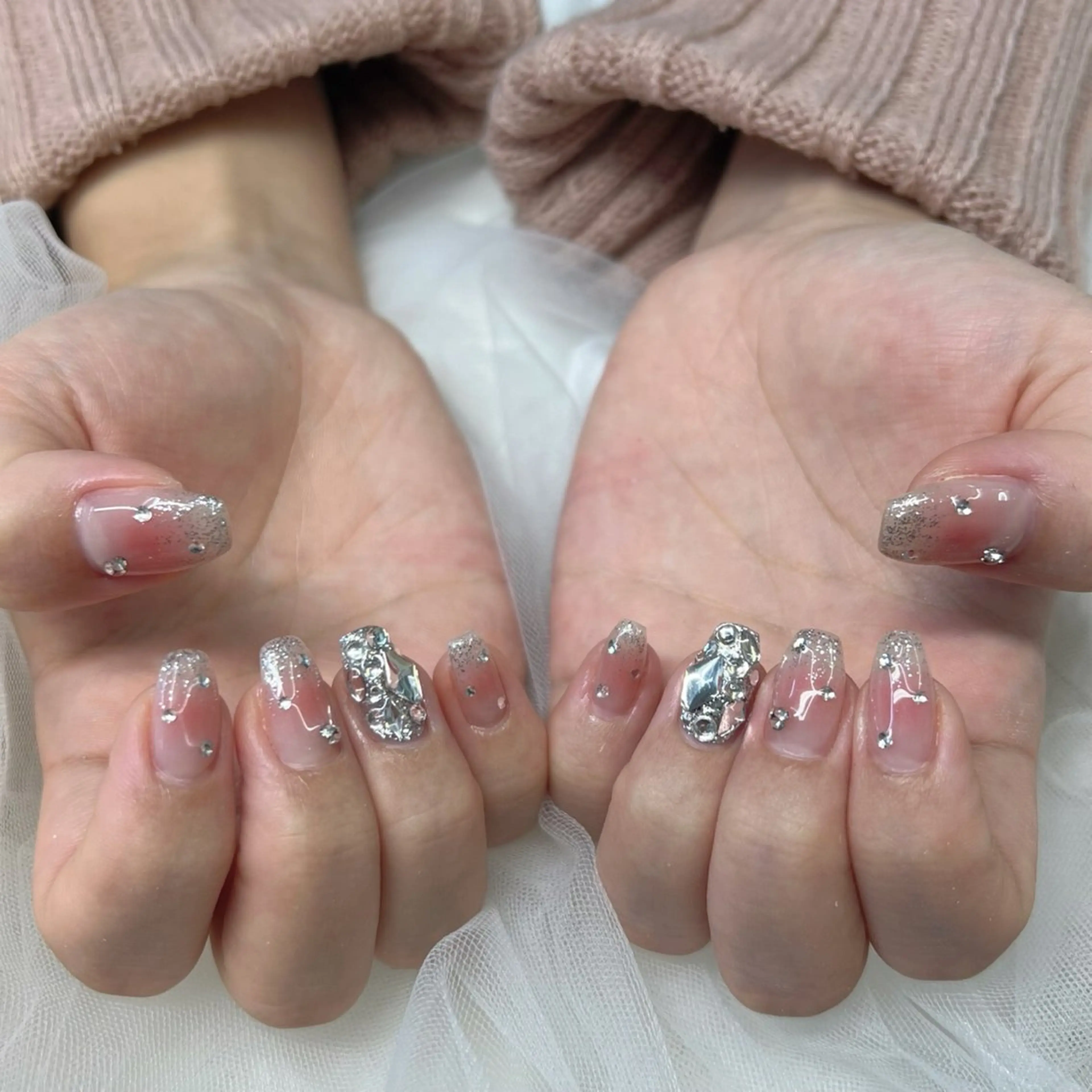 ネイル チークネイル グラデーション ラメ(グリッター) ラメグラデーション ワンホンネイル ハンドネイル CanI練馬 AYANOのネイルデザイン