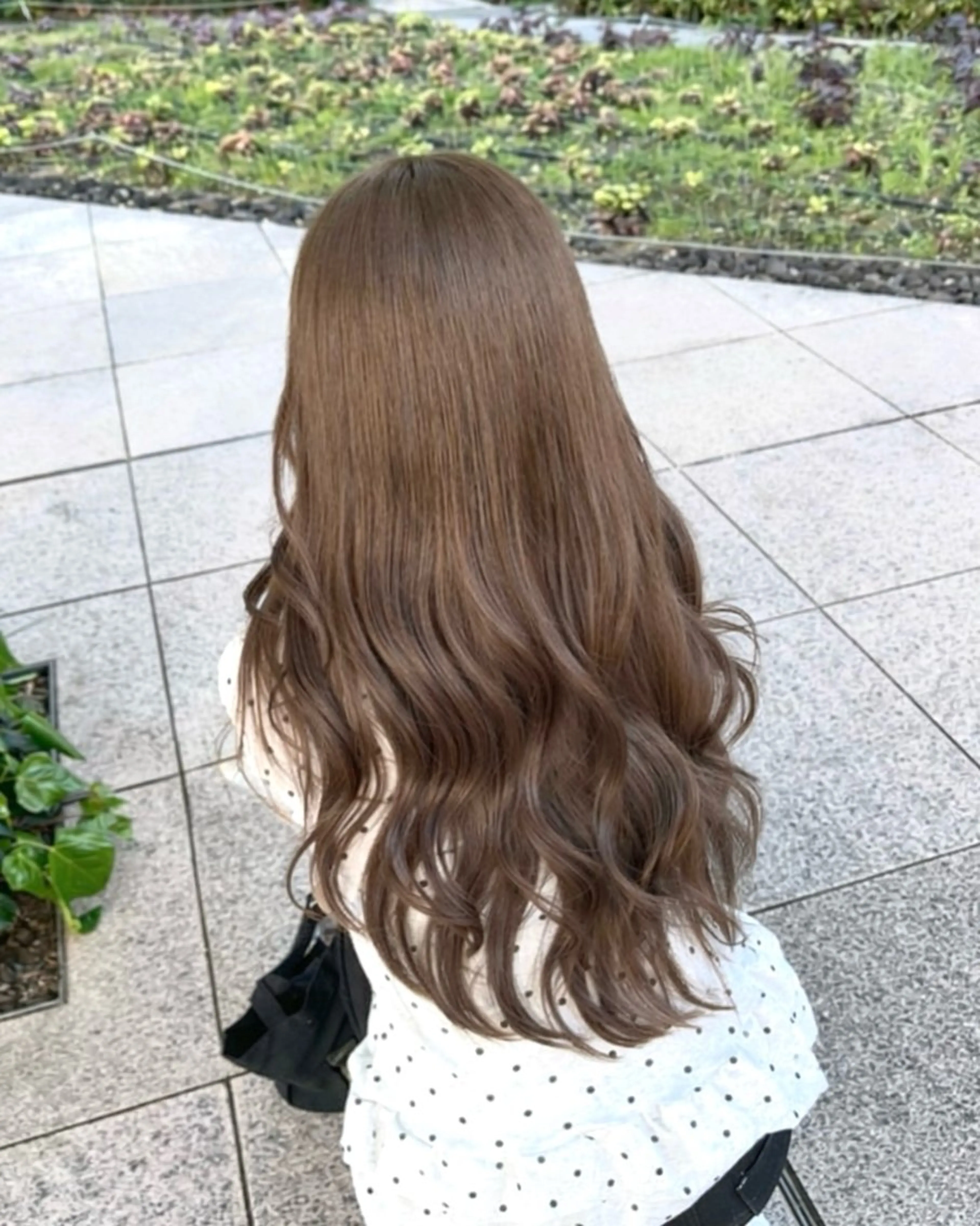 ロング カラー ヘアアレンジ ベージュカラー 透明感カラー ヘーゼル レイヤーカット ヘアカラー youres hair東新宿店所属・新宿⌇韓国風ヘア ⌇透明感カラーのヘアスタイル