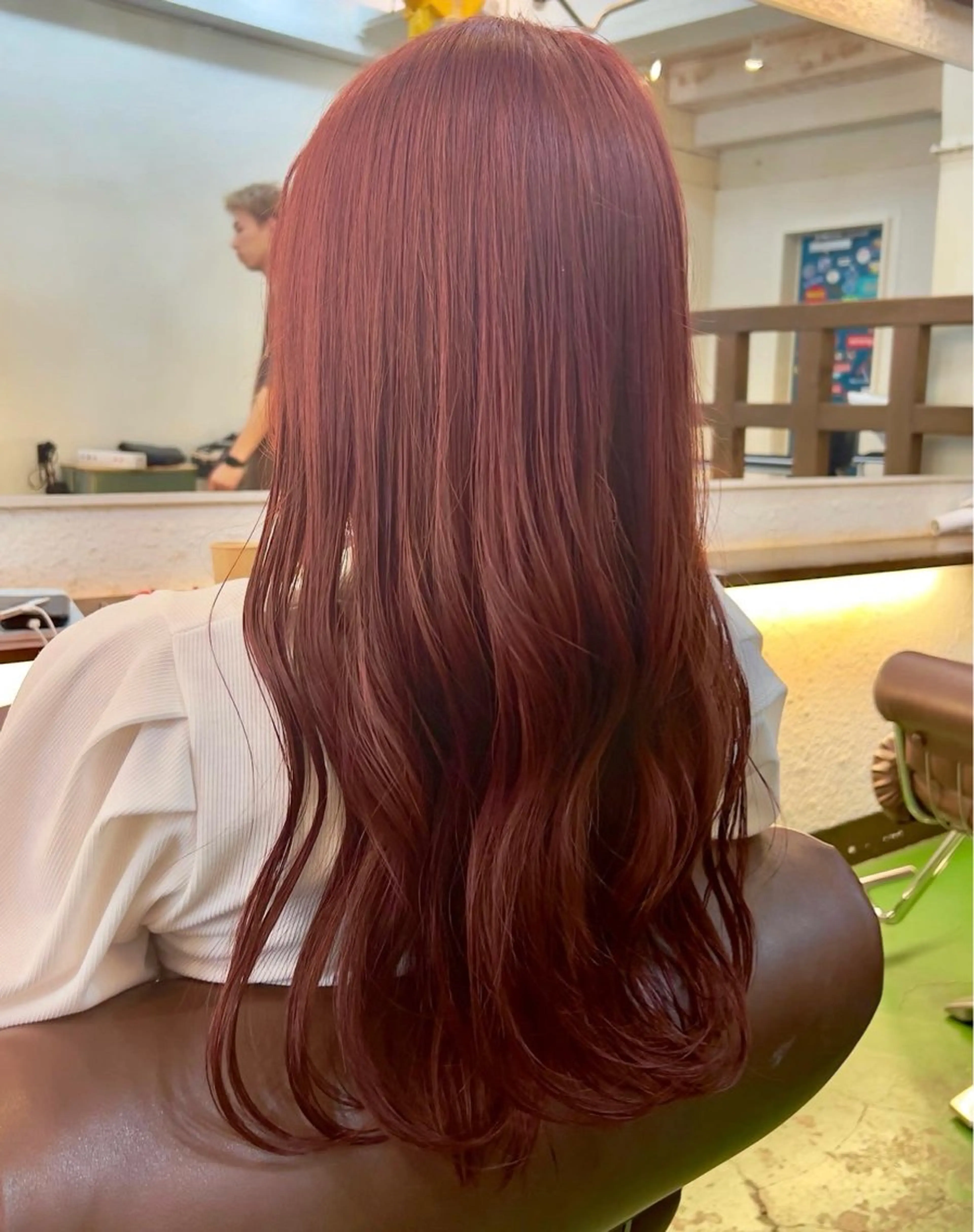 セミロング カラー ブリーチ ダブルカラー ブリーチなしカラー ピンクカラー レッドカラー カット ヘアカラー トリートメント 透明感/血色カラー/ 似合せレイヤー/ゆいのヘアスタイル