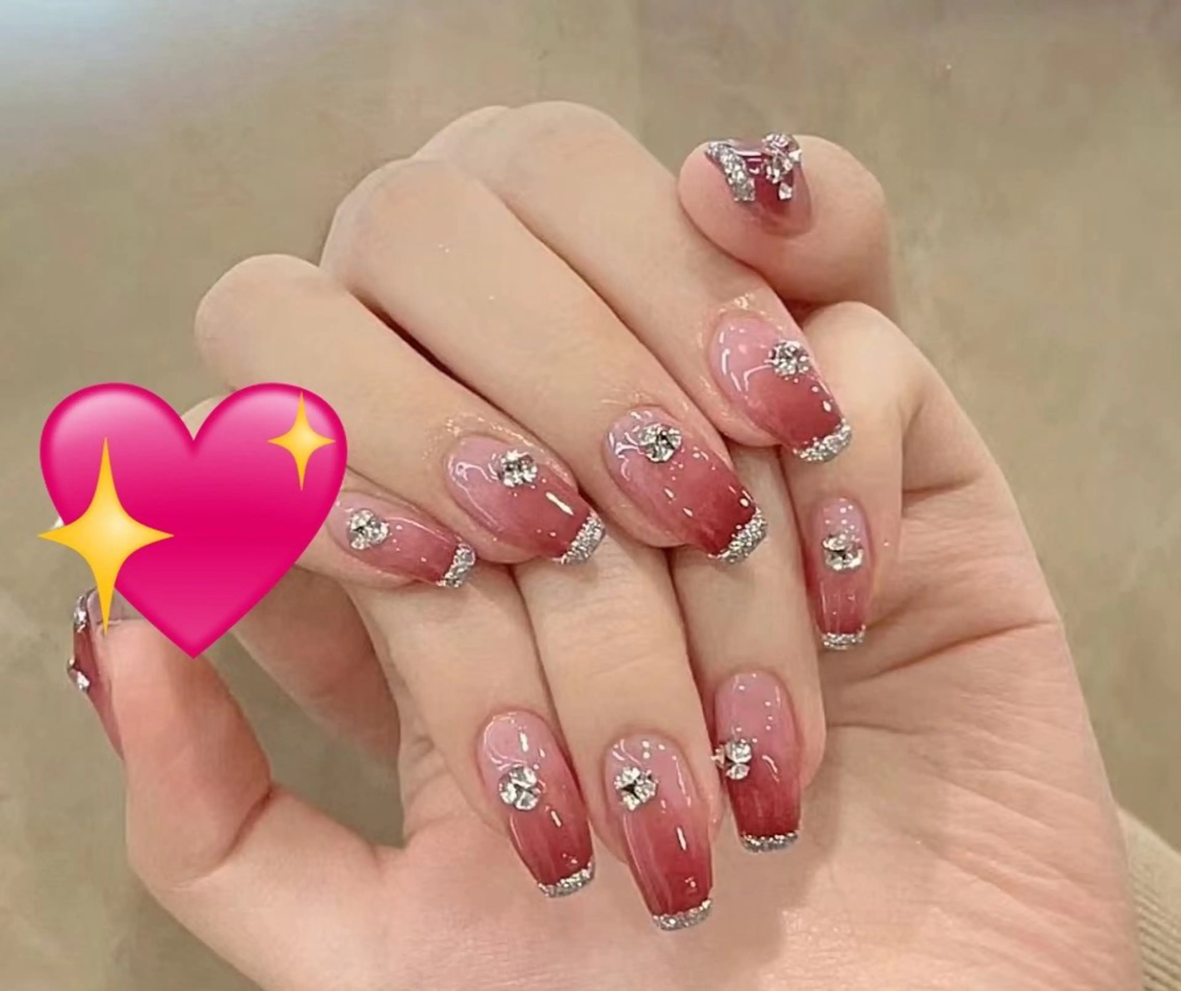 ネイル pink ladyサロン所属・べ にのネイルデザイン