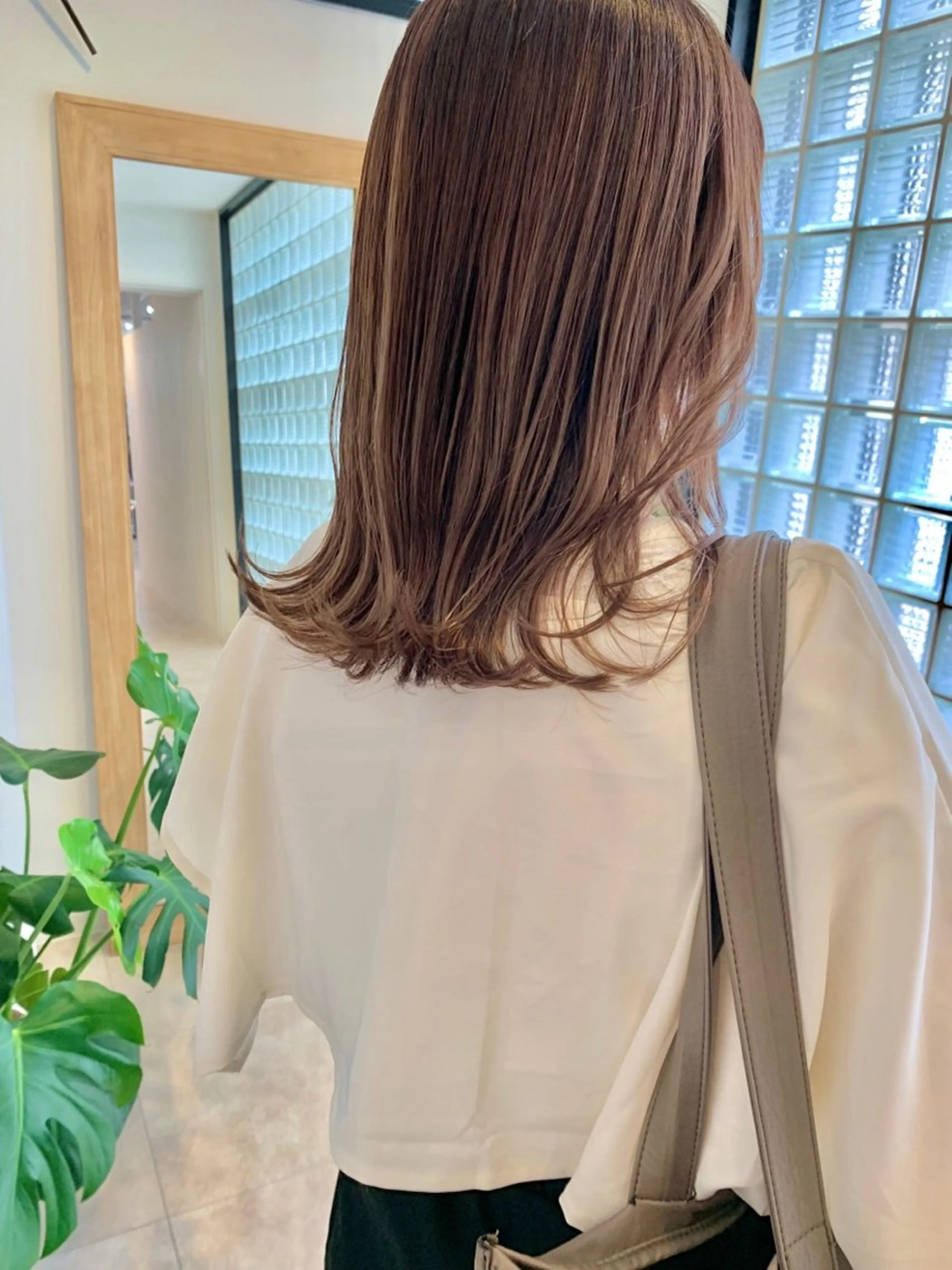 セミロング _WHITE京橋店 佐伯 碧のヘアスタイル
