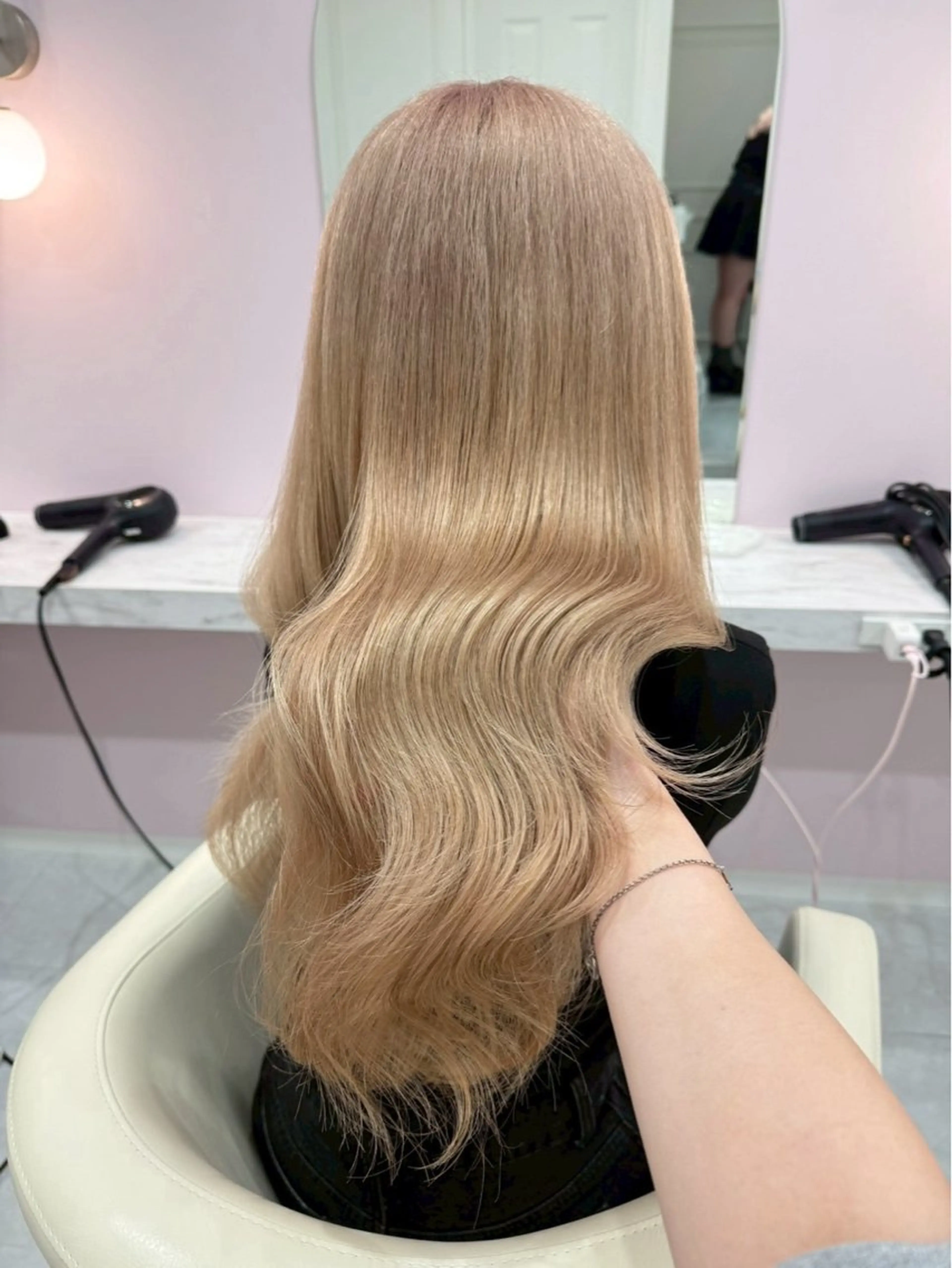 ロング カラー ブリーチ 透明感カラー ハイトーンカラー ヘアカラー ハイトーンカラー💞 くるみ🎀のヘアスタイル