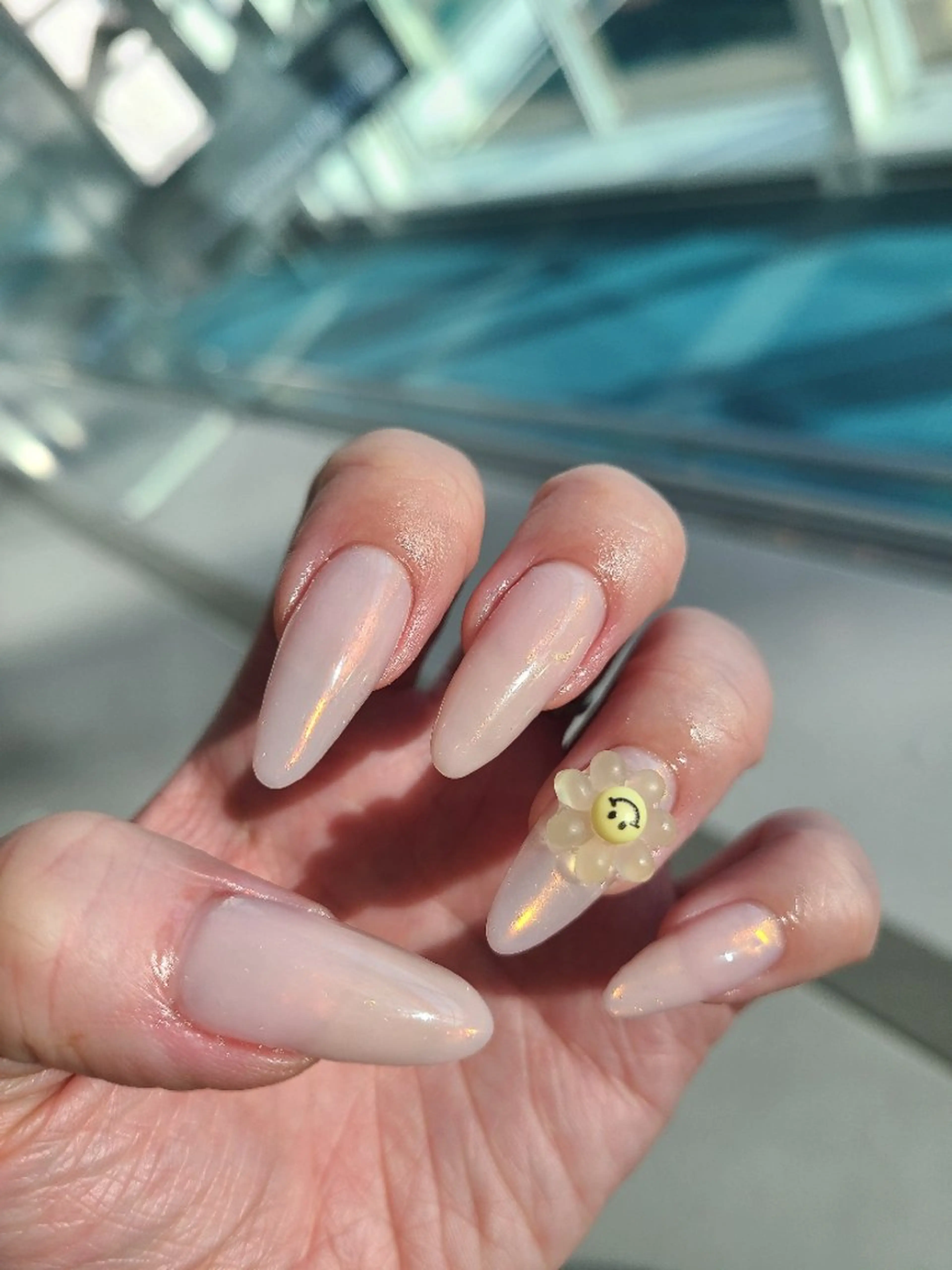 ネイル リボン ストーンネイル ハンドネイル 13日3980円‼️ マグもデザインも◎のネイルデザイン