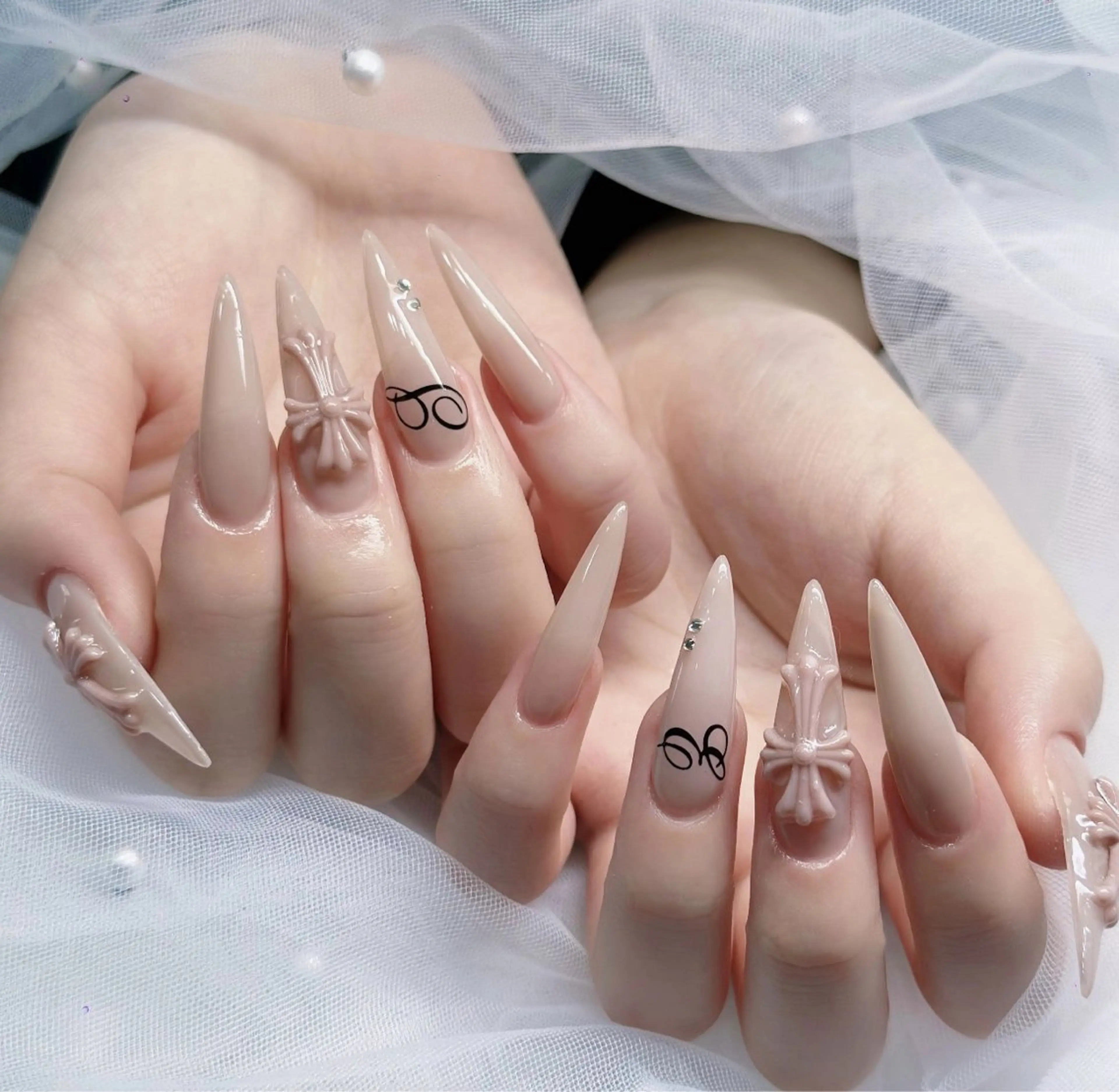 ネイル 長さ出し フレンチネイル 韓国ネイル レース マグネットネイル ハンドネイル 波 なみのネイルデザイン