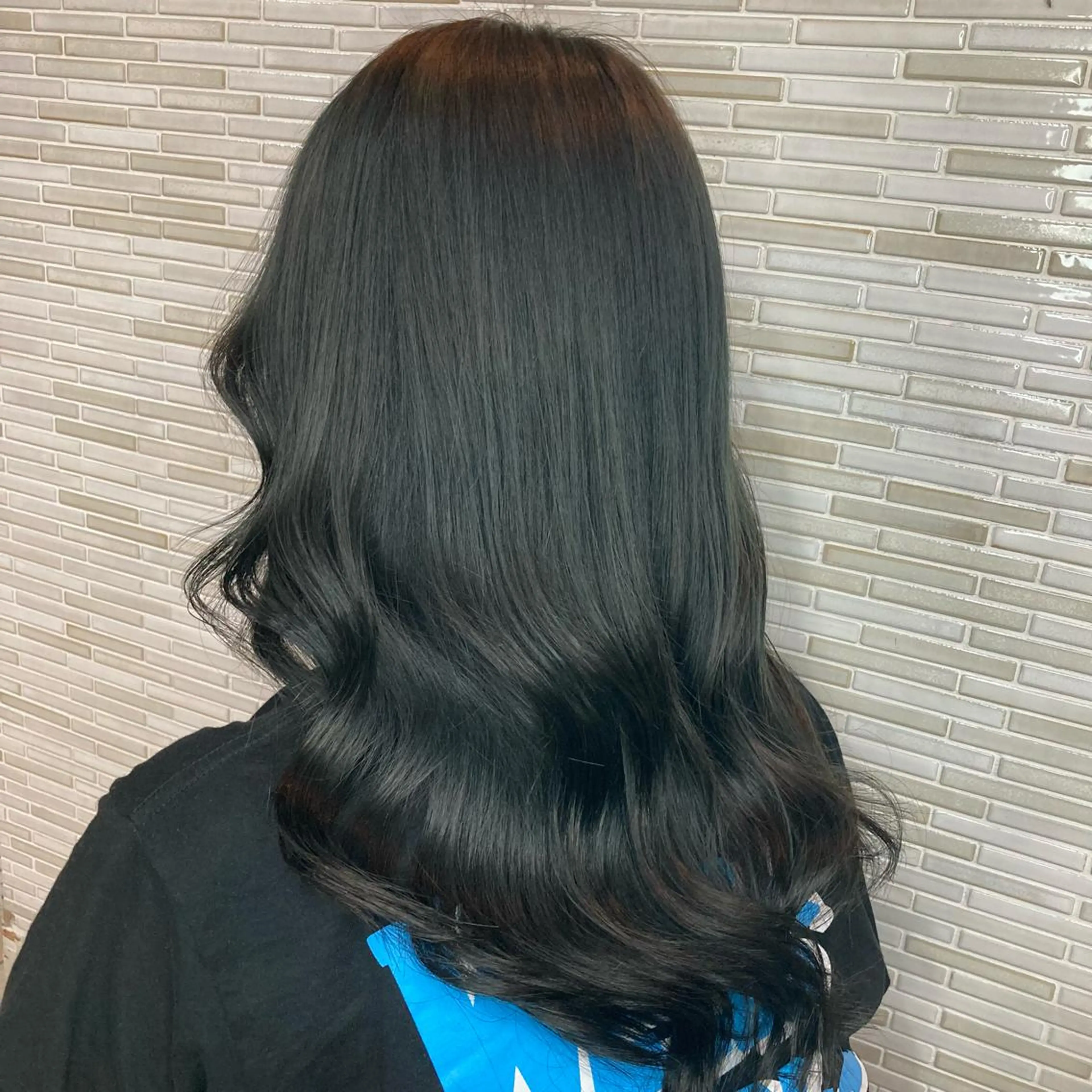 セミロング カラー 黒髪 ネイビーカラー Well‘s黒木🌿 レイヤー💎寒色のヘアスタイル