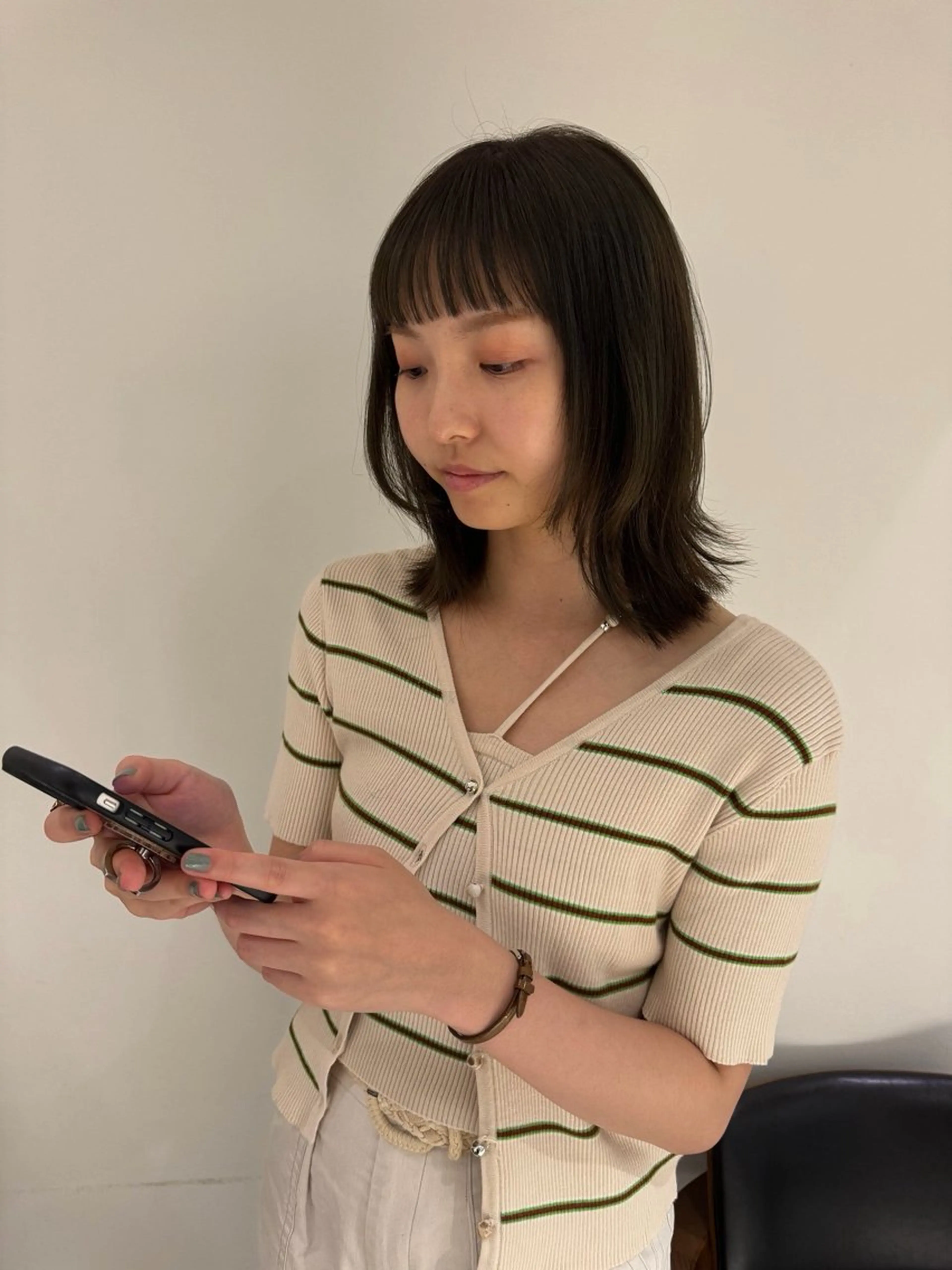 ミディアム カット ヘアカラー トリートメント 頭皮につけないカラー /白髪ぼかし/実加永のヘアスタイル