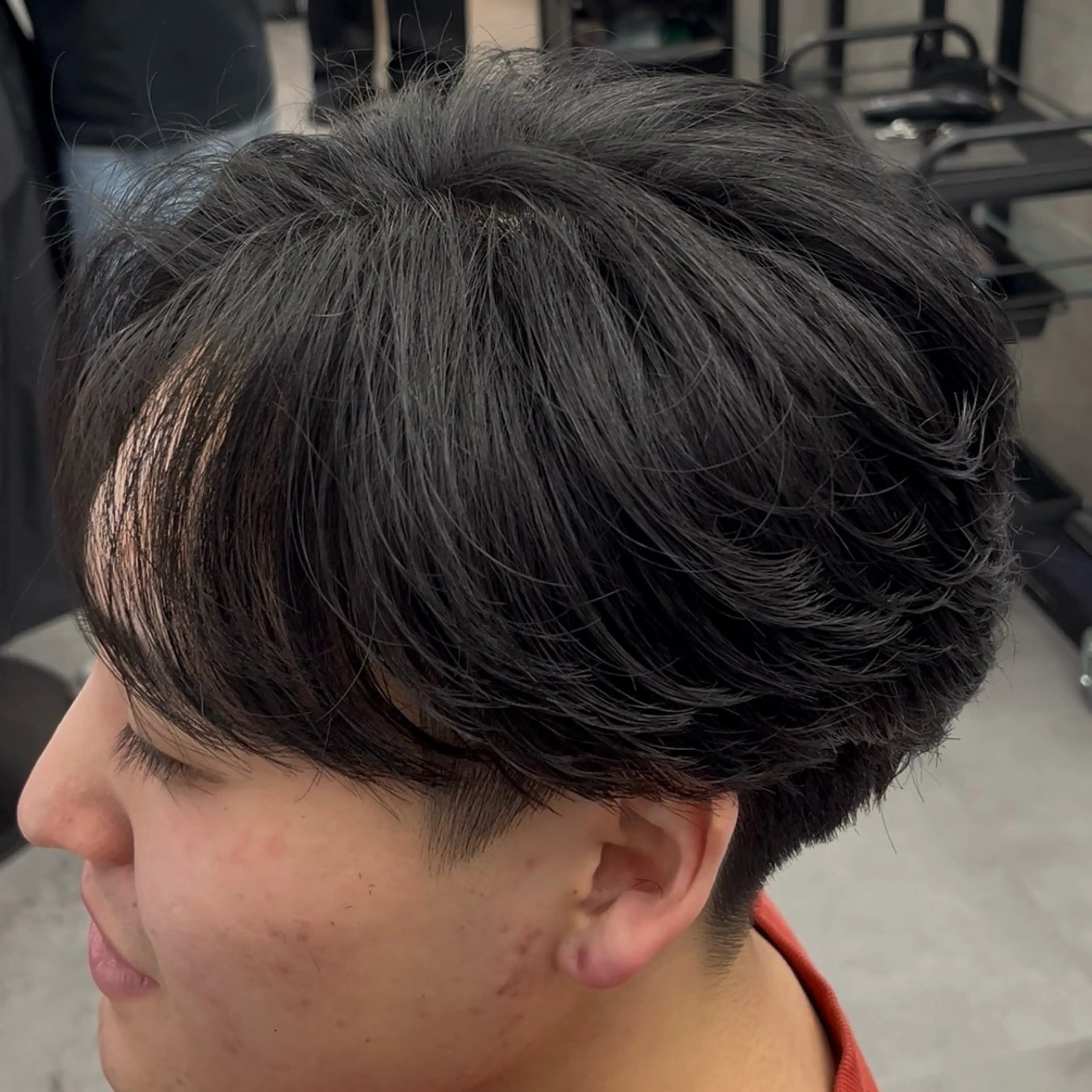 ショート パーマ ヘアアレンジ メンズ センターパート ニュアンスパーマ カット パーマ 【札幌メンズ特化】 🔥RIKU🔥のヘアスタイル