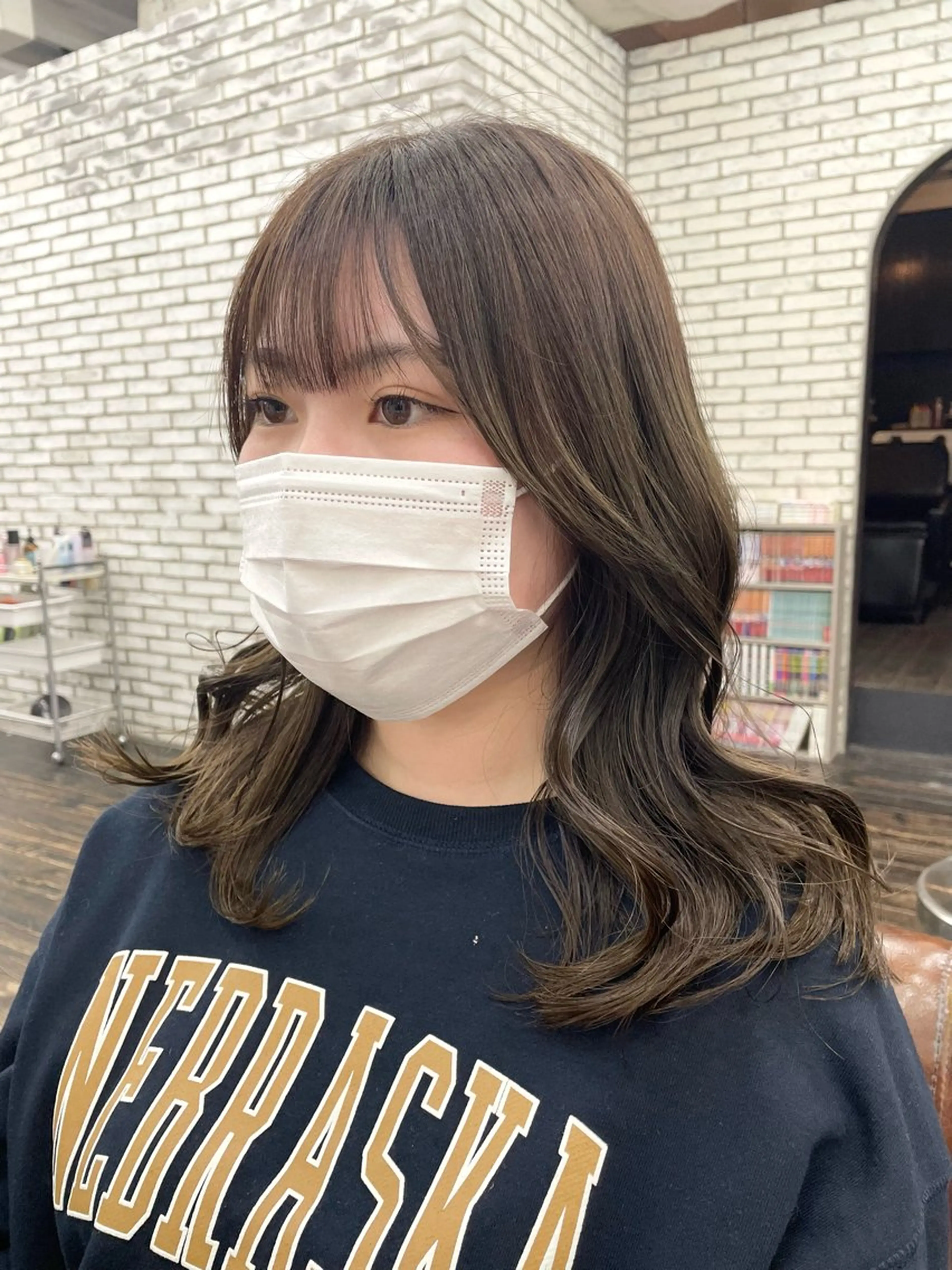 セミロング くびれヘア カット ヘアカラー Rina🪄 韓国風レイヤーcutのヘアスタイル