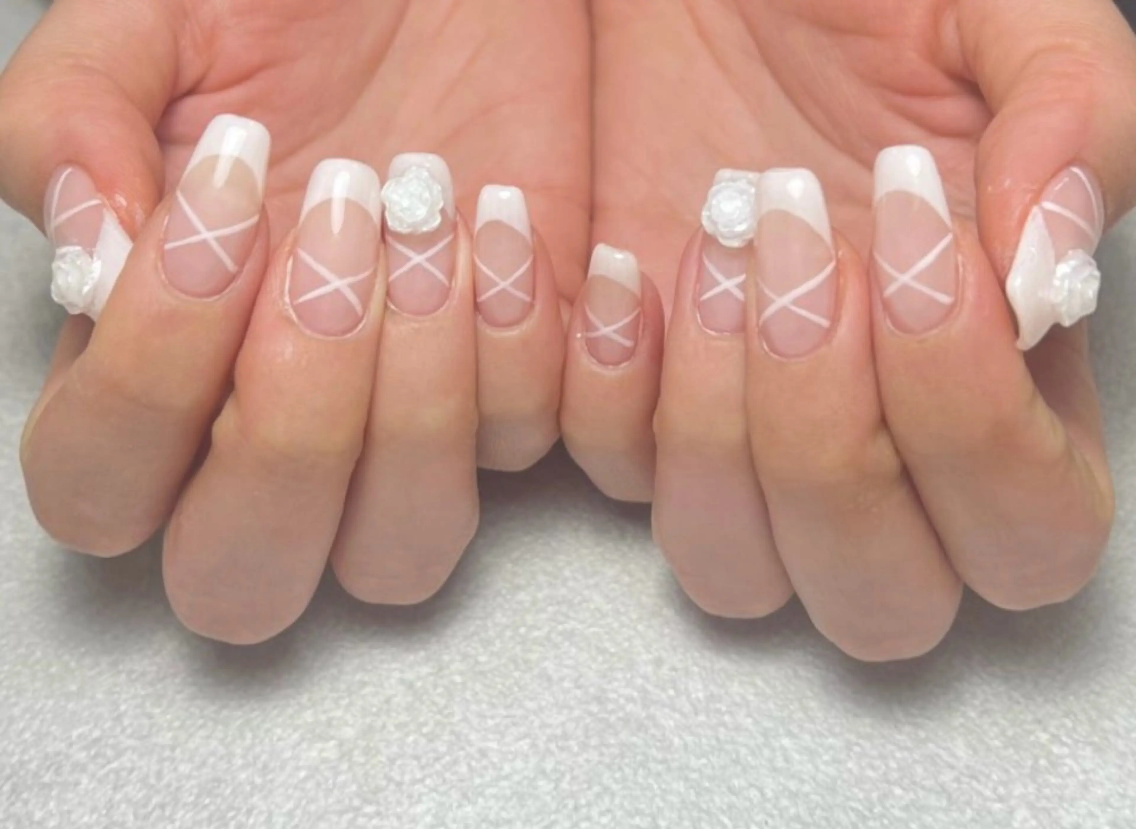 ネイル アートネイル フラワーネイル フレンチネイル ネイリスト ハンのネイルデザイン