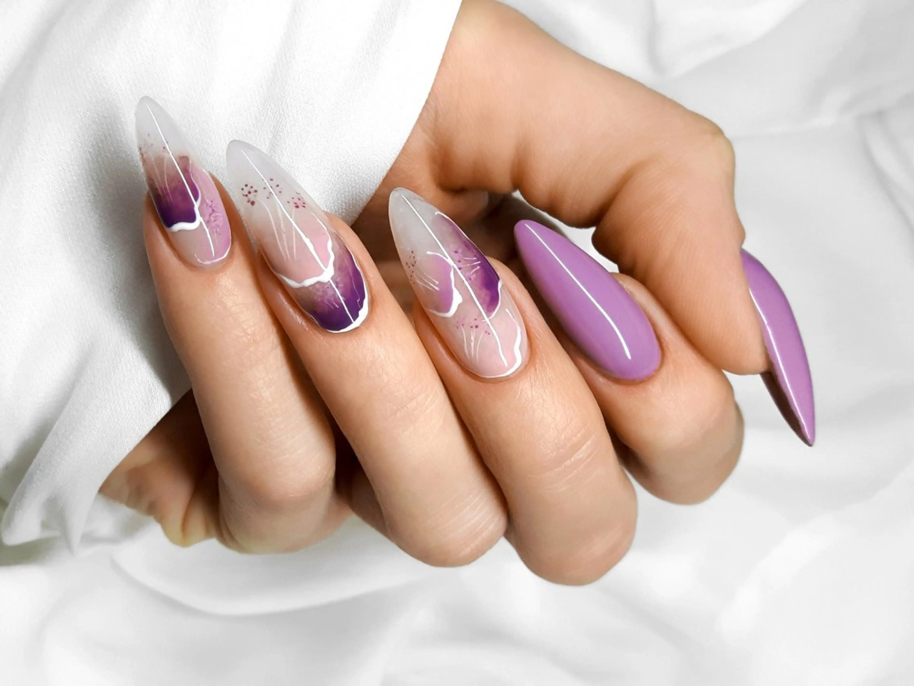 【ジェルエクステ アート4本】カラー2色+アート4本。長さだし(チップorフォーム)⚠️ジェルオフなしの写真