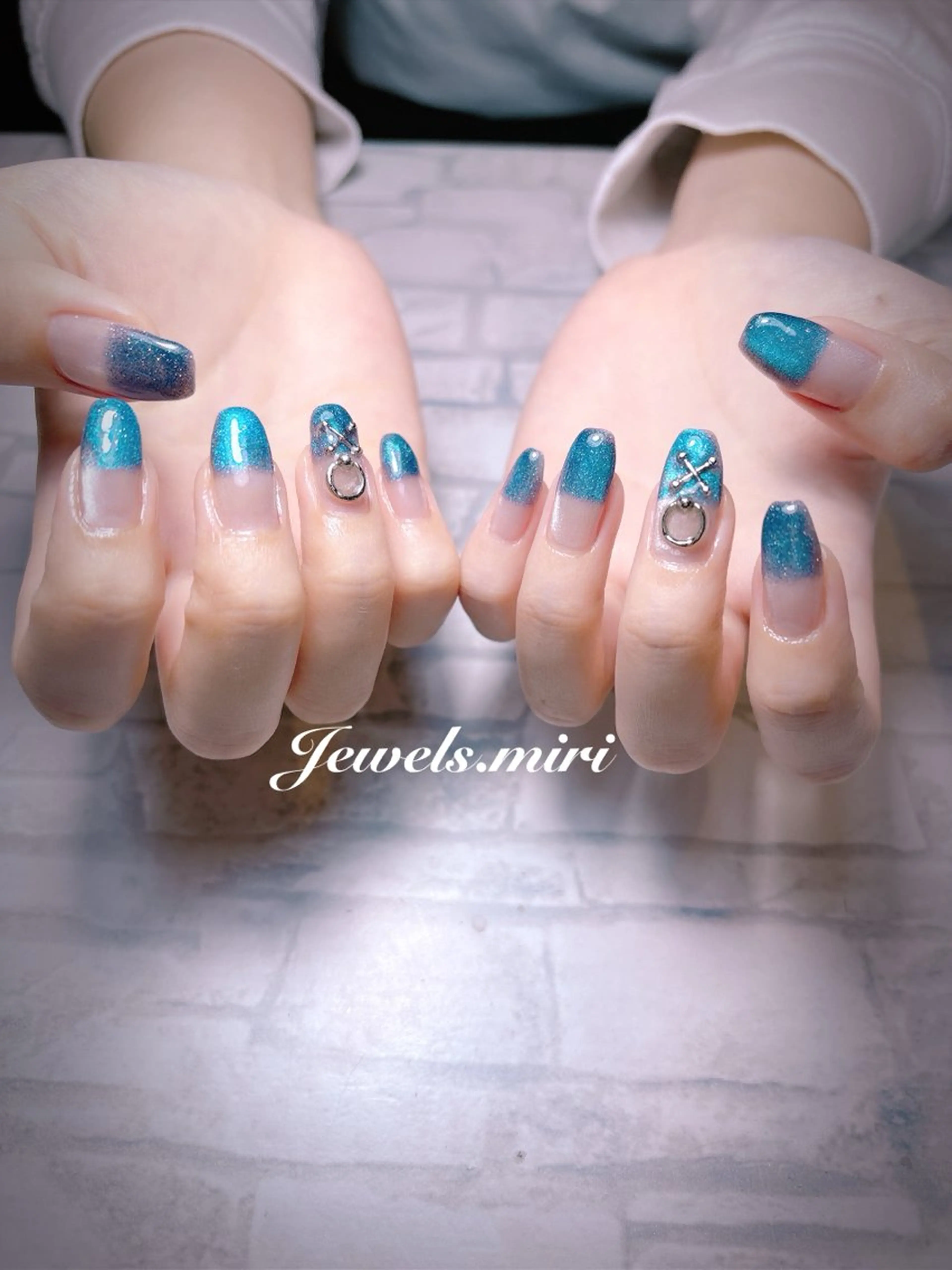 ネイル アートネイル ブルー フレンチネイル キラキラネイル マグネットネイル Jewels nail lily 白楽所属・ネイルサロン Jewels Mのネイルデザイン