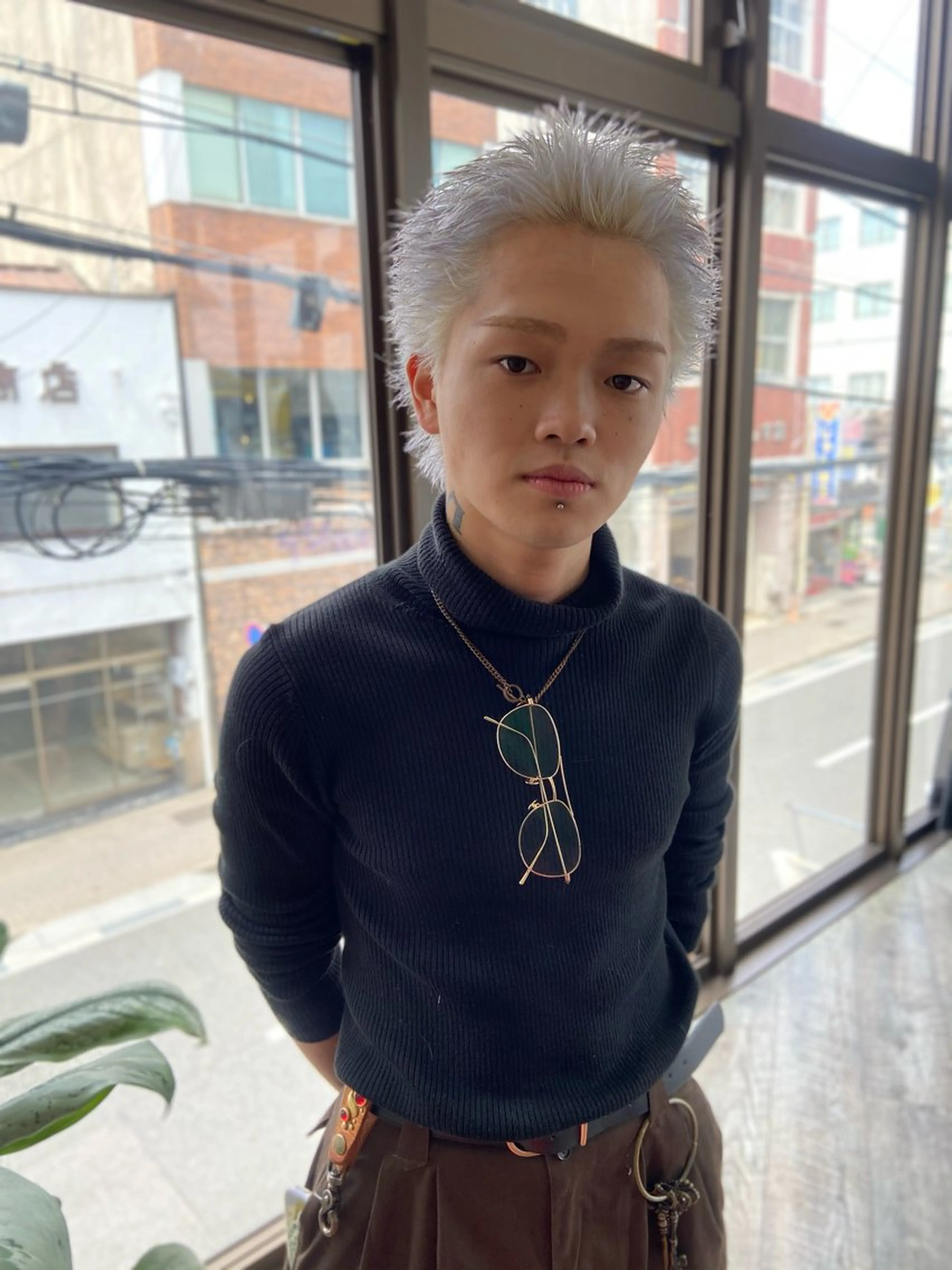 ショート カラー ブリーチ ヘアカラー デザインパーマ 藤田和樹のヘアスタイル