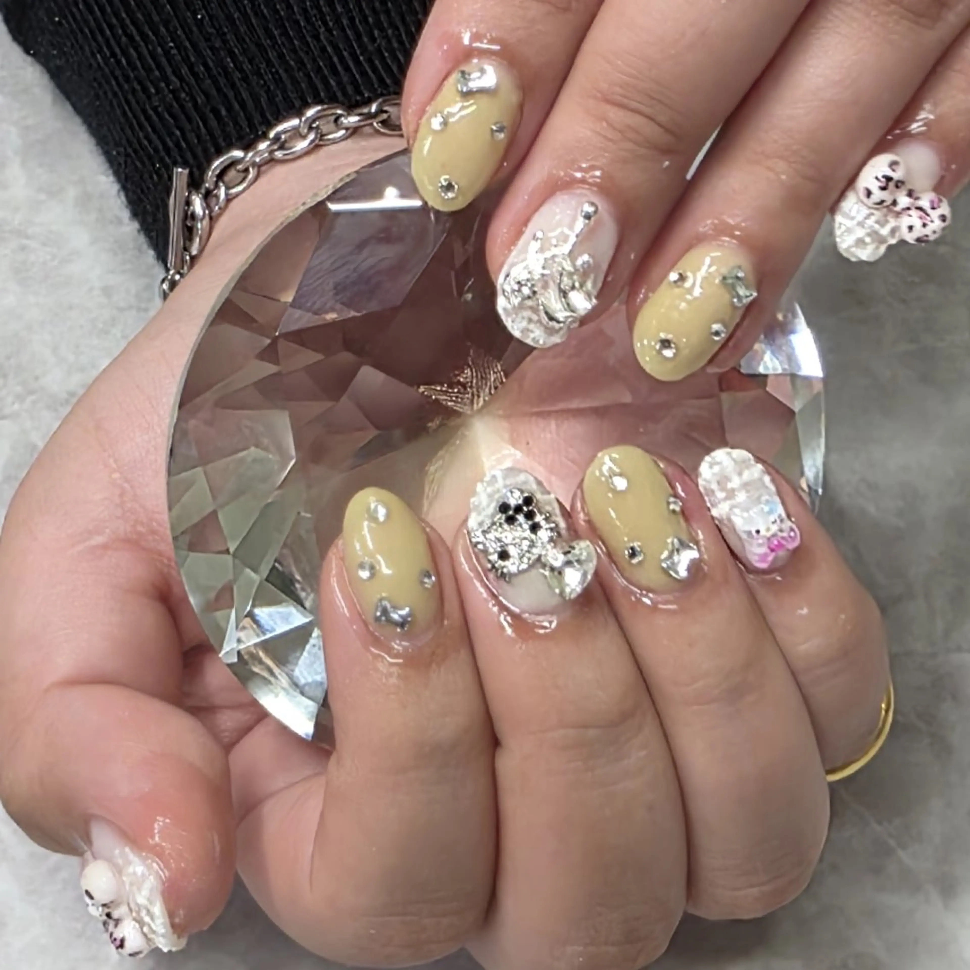 ネイル ツイードネイル nailsalon glow sayaのネイルデザイン