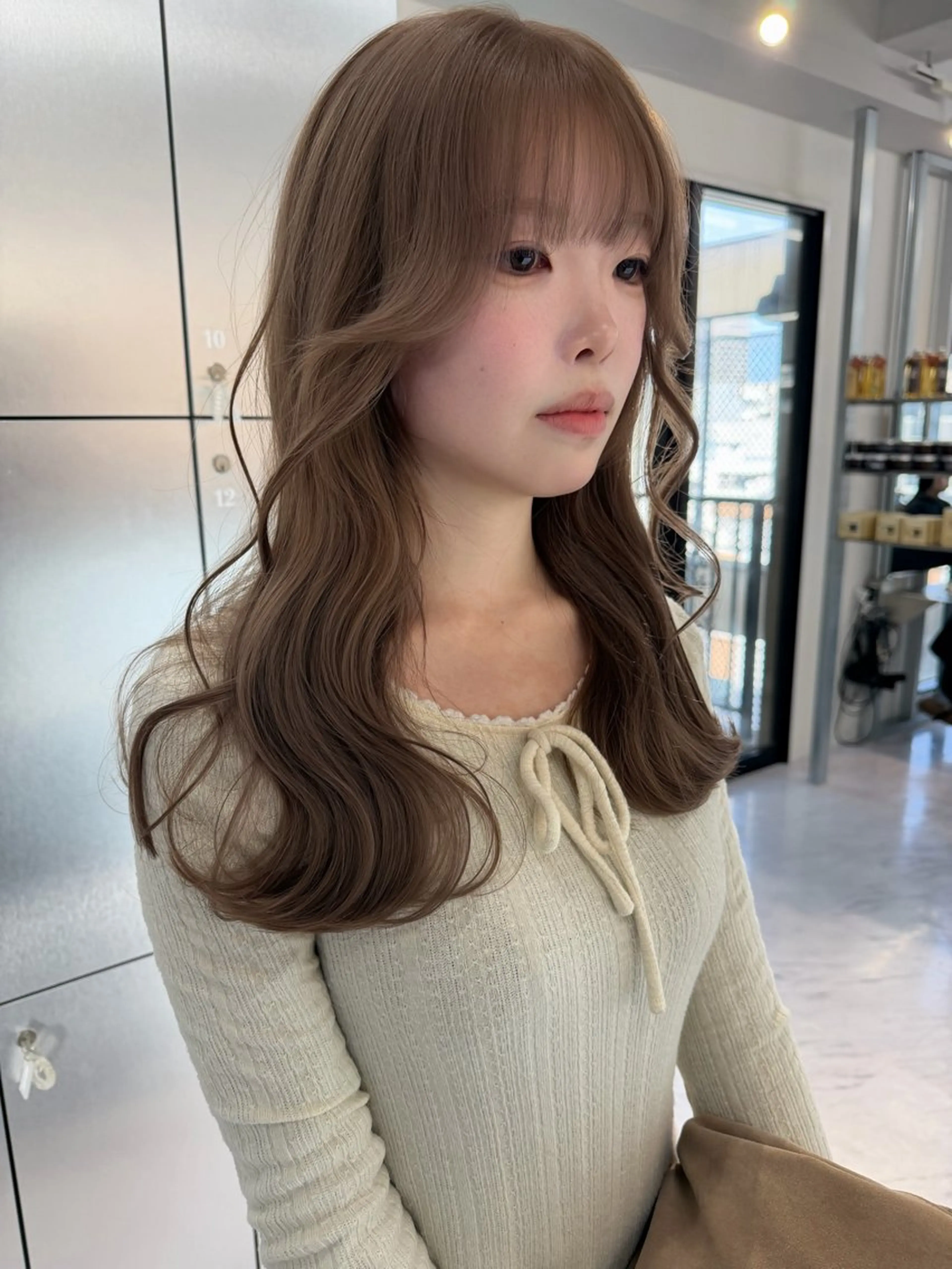 ロング カラー ベージュカラー ブリーチ ケアブリーチ デザインカラー ダブルカラー カット ヘアカラー トリートメント TATSUブリーチ/ ミルクティーベージュのヘアスタイル