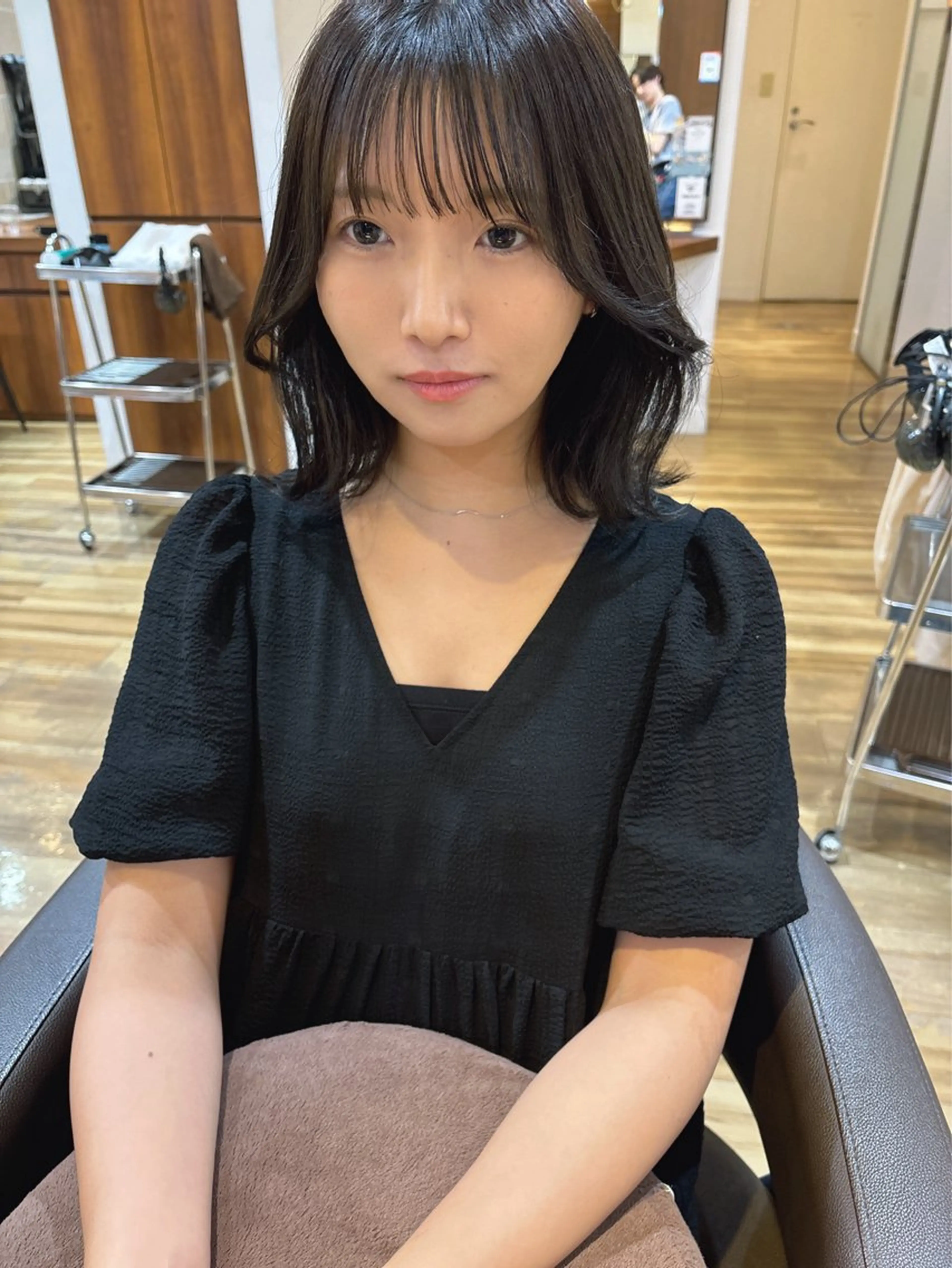 ミディアム カラー オリーブカラー ボブ くびれヘア カット ヘアカラー レイヤーカット /透明感/千葉怜寿のヘアスタイル