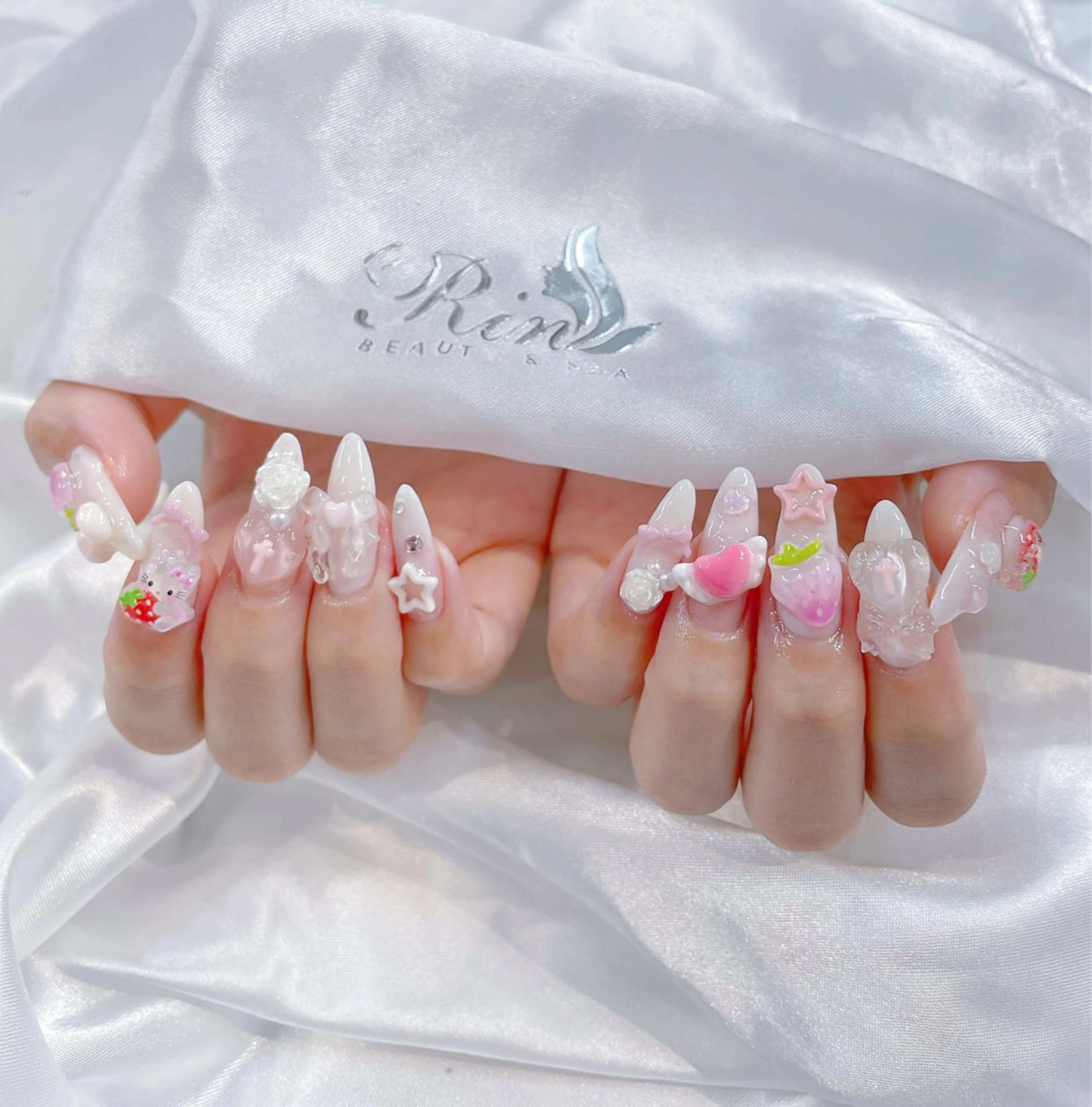 ネイル 成人式 ロングネイル ネイルチップ ハンドネイル Rin Nail 新大久保店のネイルデザイン