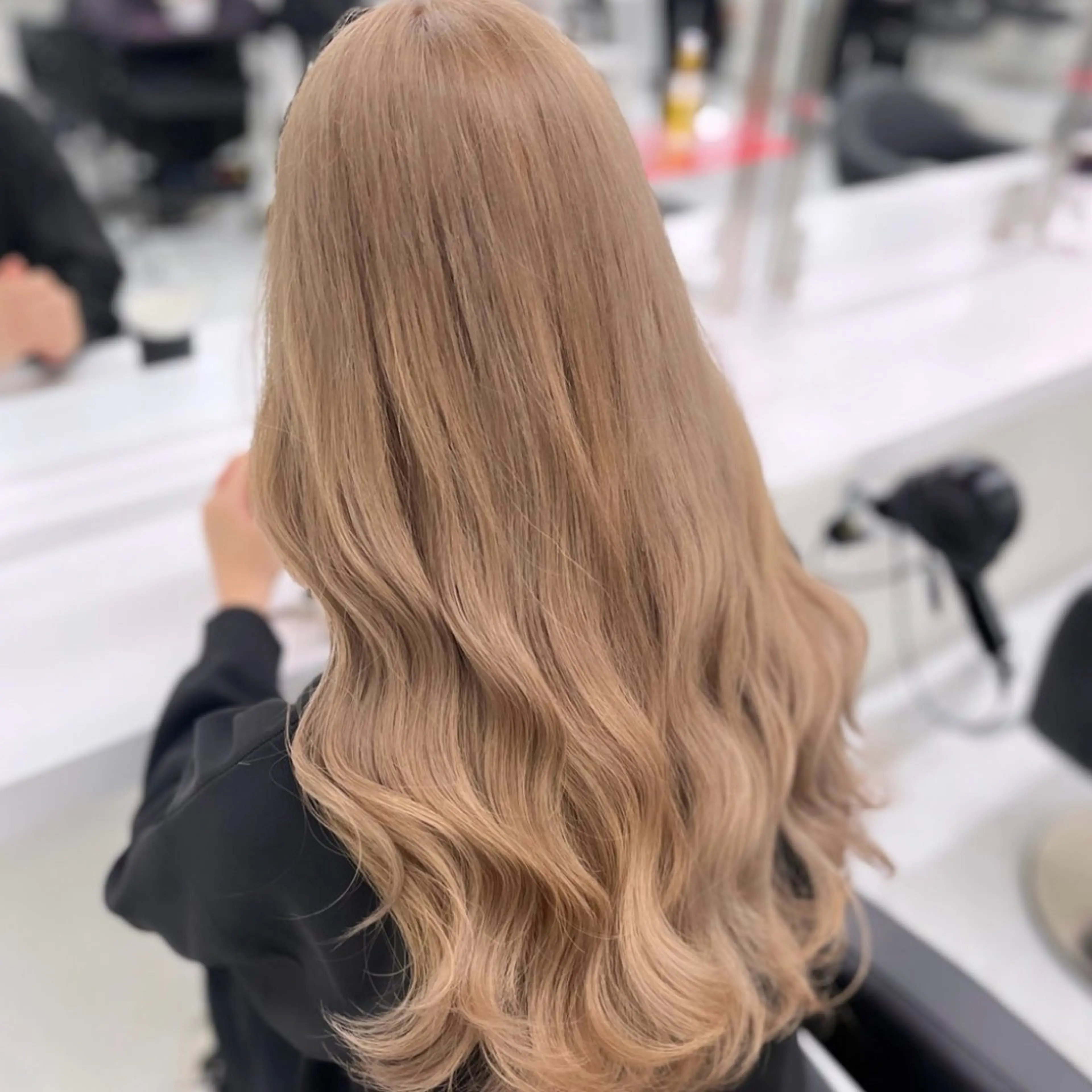 ロング カラー 🫧うる艶トレンド 🫧透明感カラーのヘアスタイル