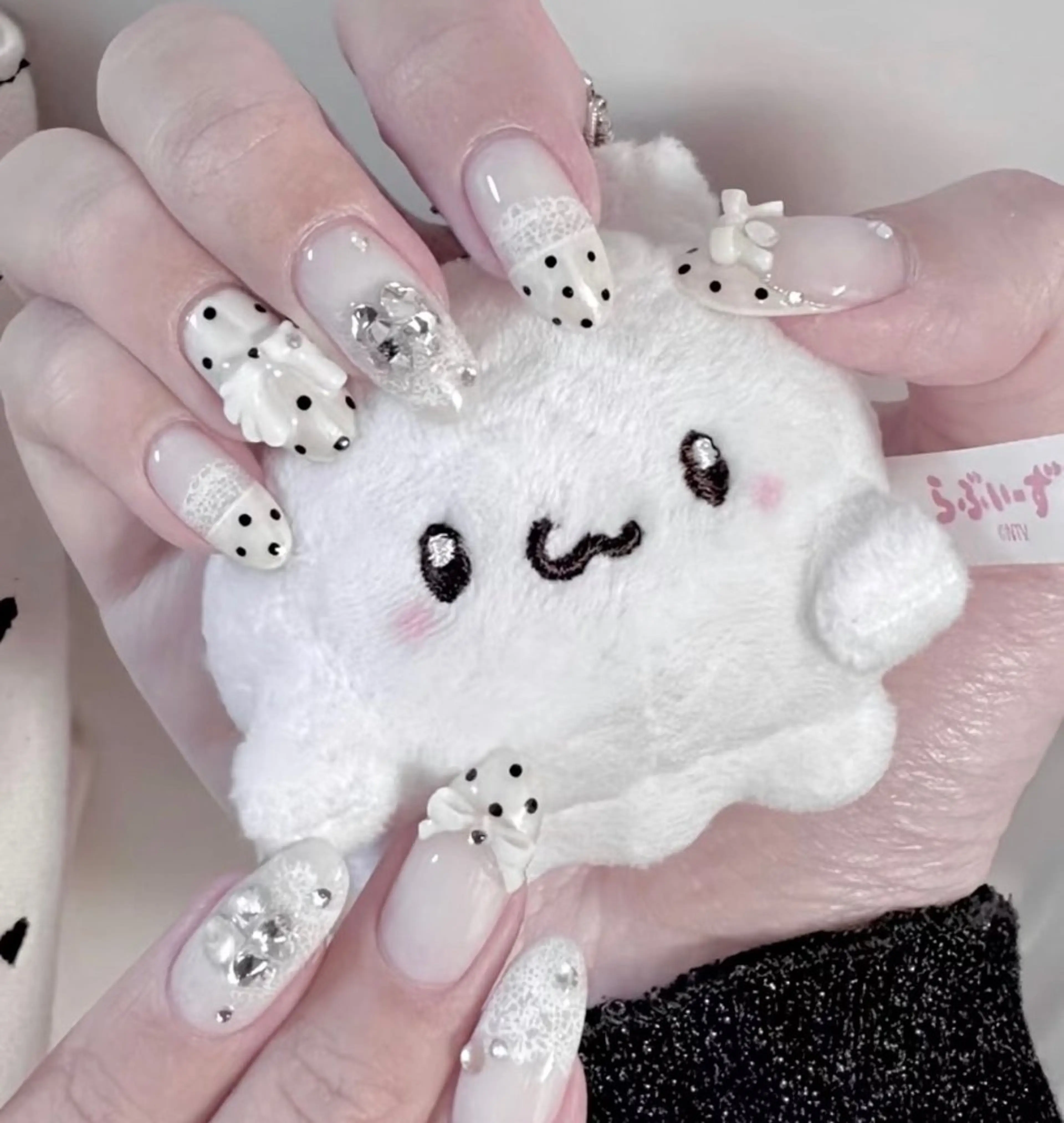 ネイル チークネイル フレンチネイル ジェルネイル ガーリー キラキラネイル ハンドネイル 高橋 雪のネイルデザイン