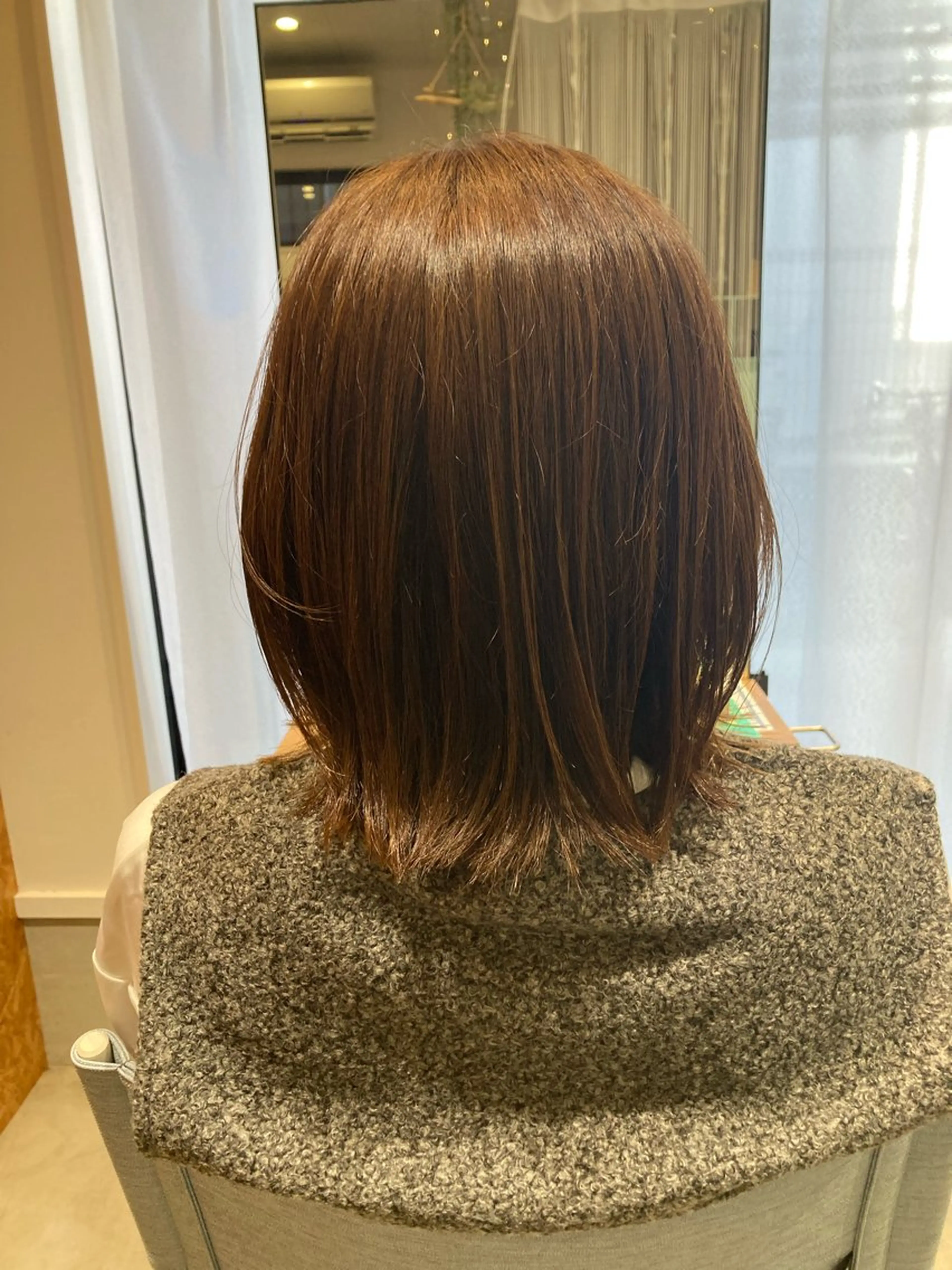 ミディアム 外ハネヘア カット ヘアカラー 折本 沙織のヘアスタイル