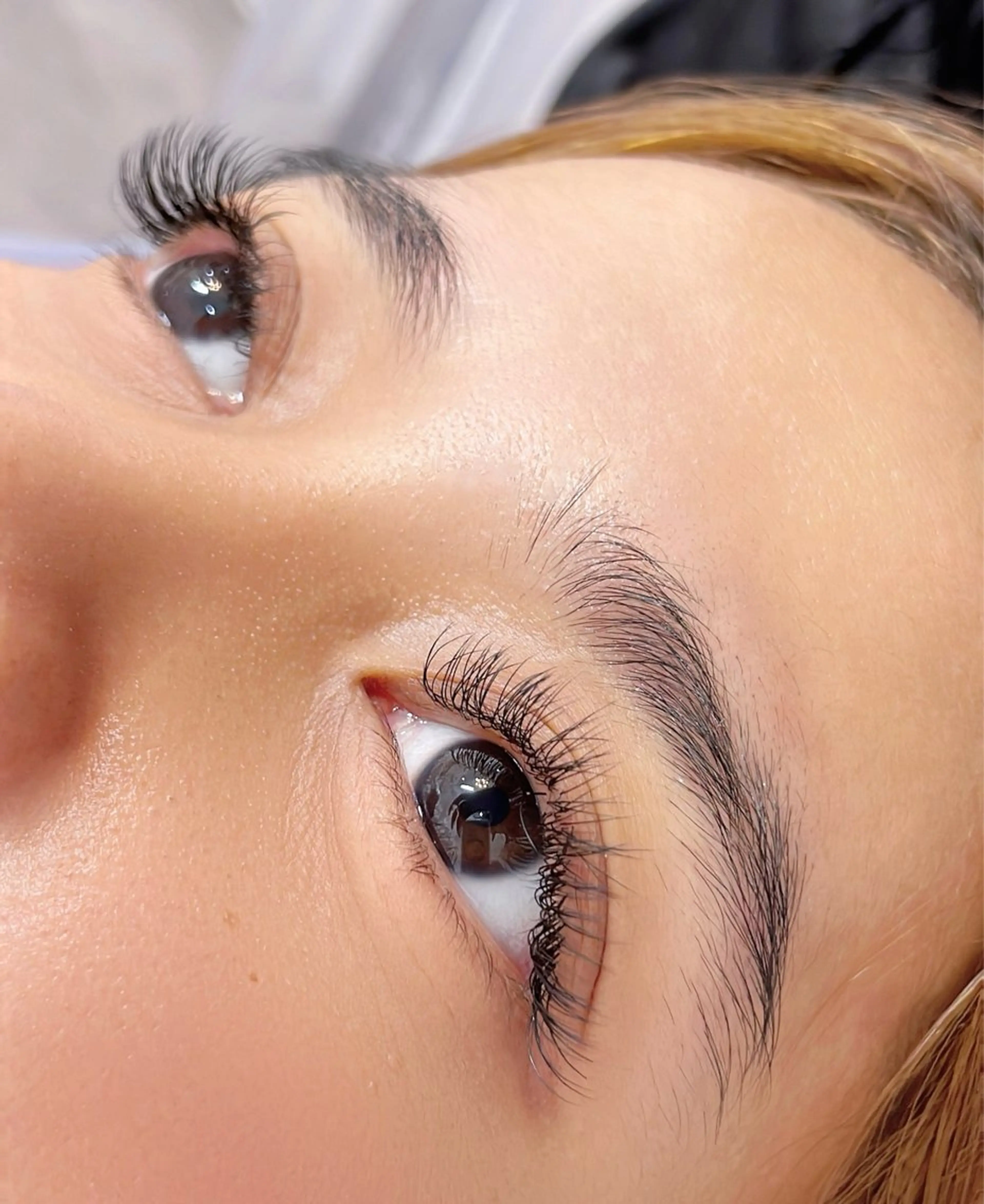 マツエク・マツパ マツエク REGINA (レジーナ)所属・REGINA ネイルまつげエステの眉毛・アイブロウイメージ