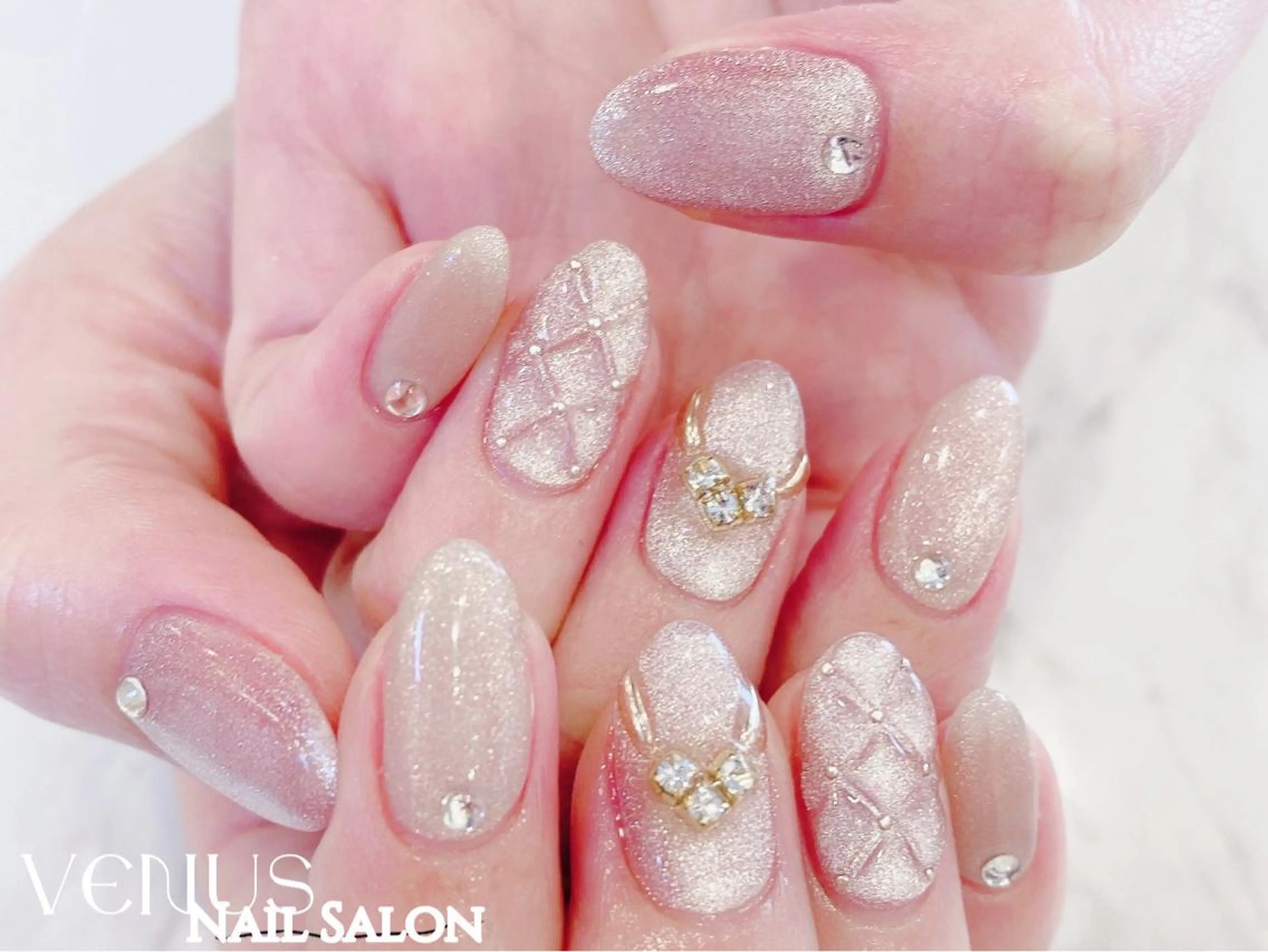 ミディアム VENUS Nail ★池袋徒歩2分のネイルデザイン