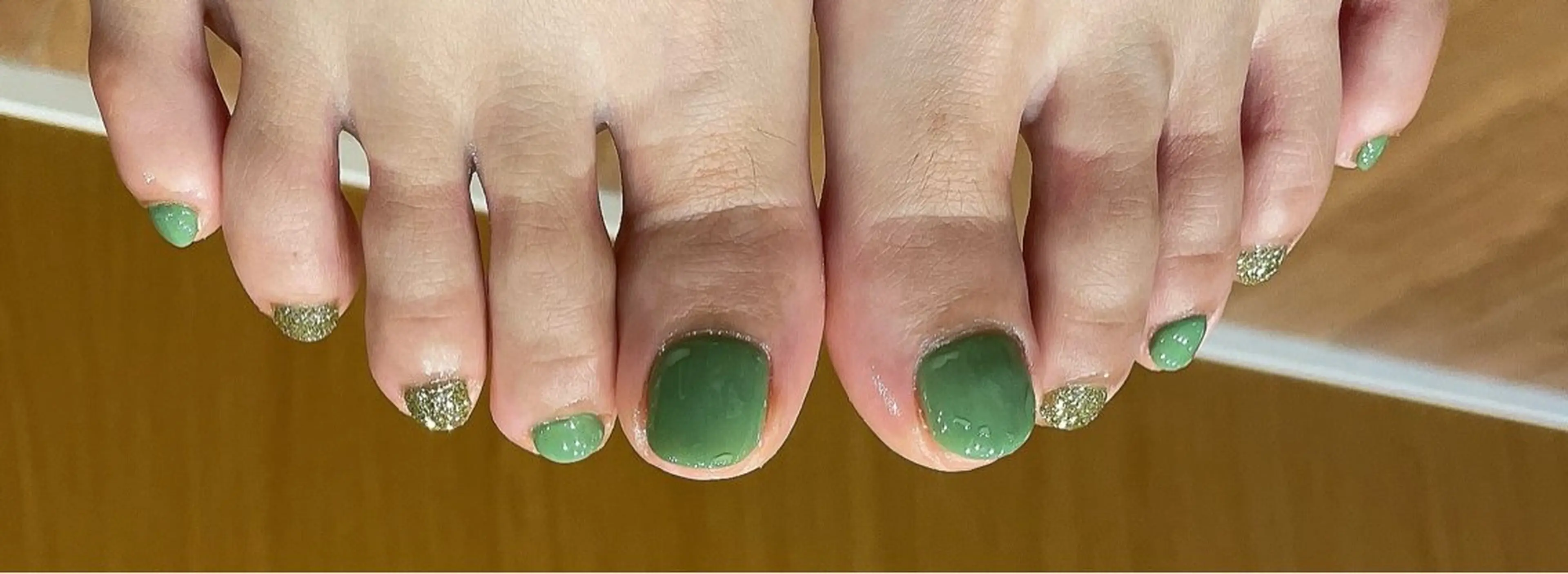 ネイル ラメ(グリッター) フットネイル liberté所属・liberté🫧 新小岩のネイルデザイン